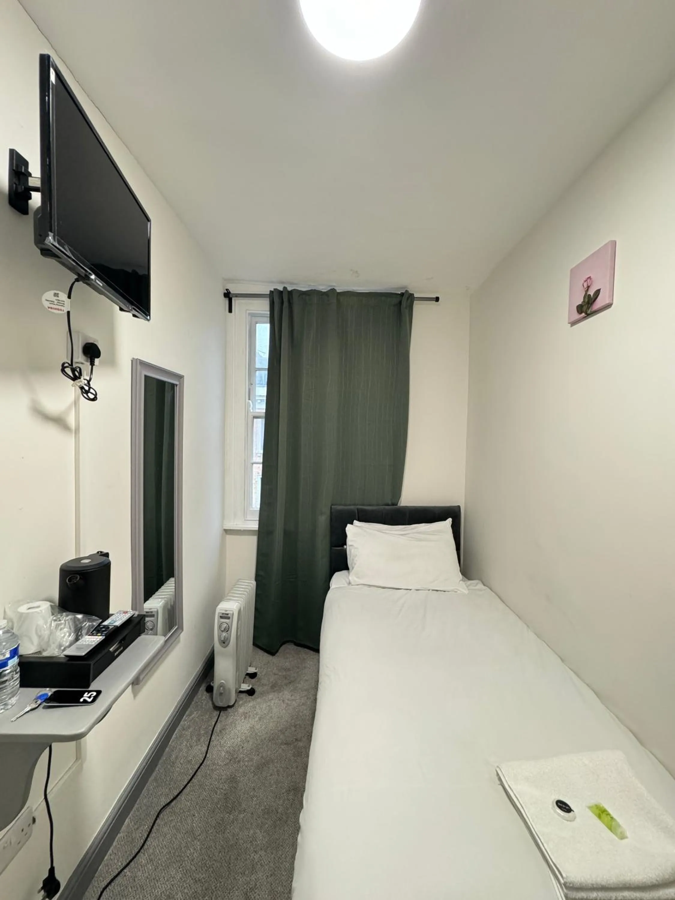 Photo of the whole room, Bed in Ivy House Hotel