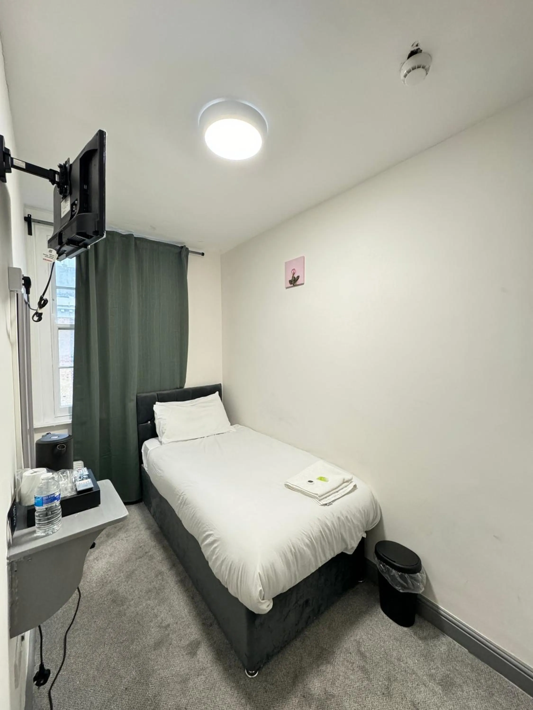 Bed in Ivy House Hotel