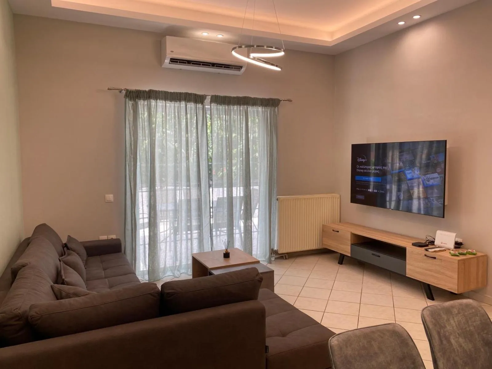 Two-Bedroom Apartment in Comfortable Apartment Near to Metro