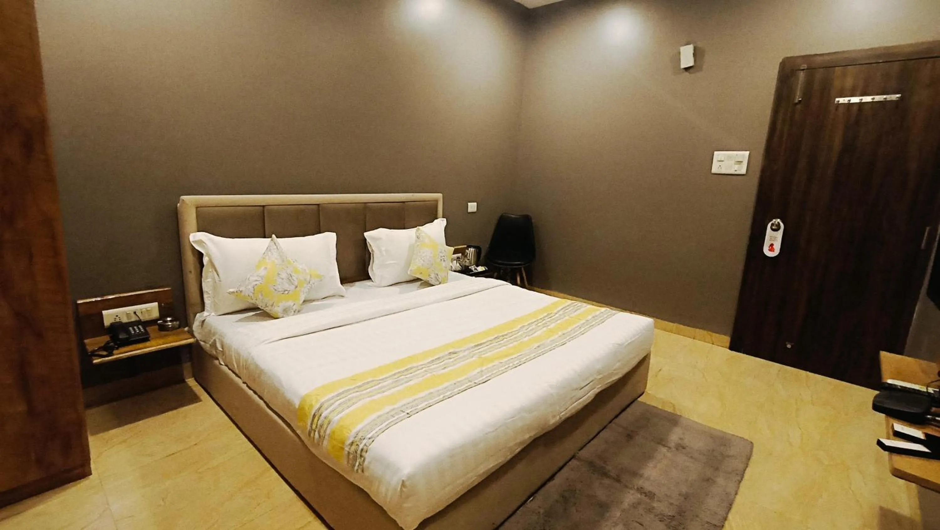 Bedroom in Hotel Shree Shell Inn