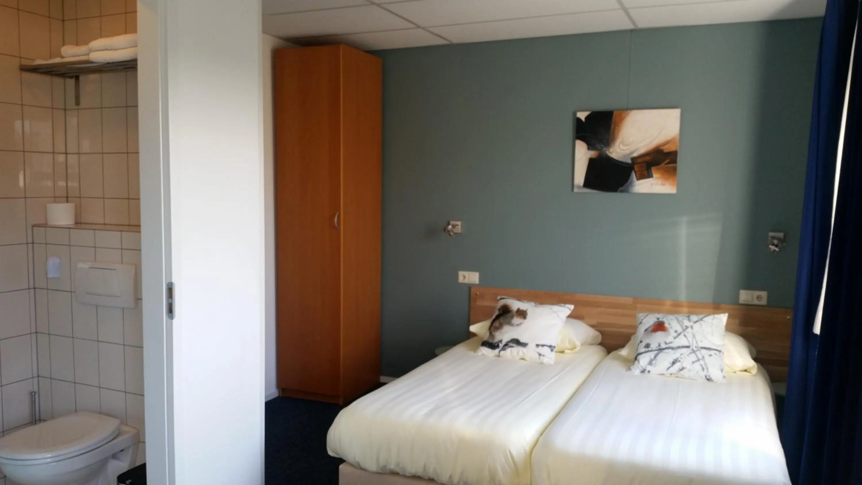 Bathroom, Bed in Hotel De Wilde Kriek