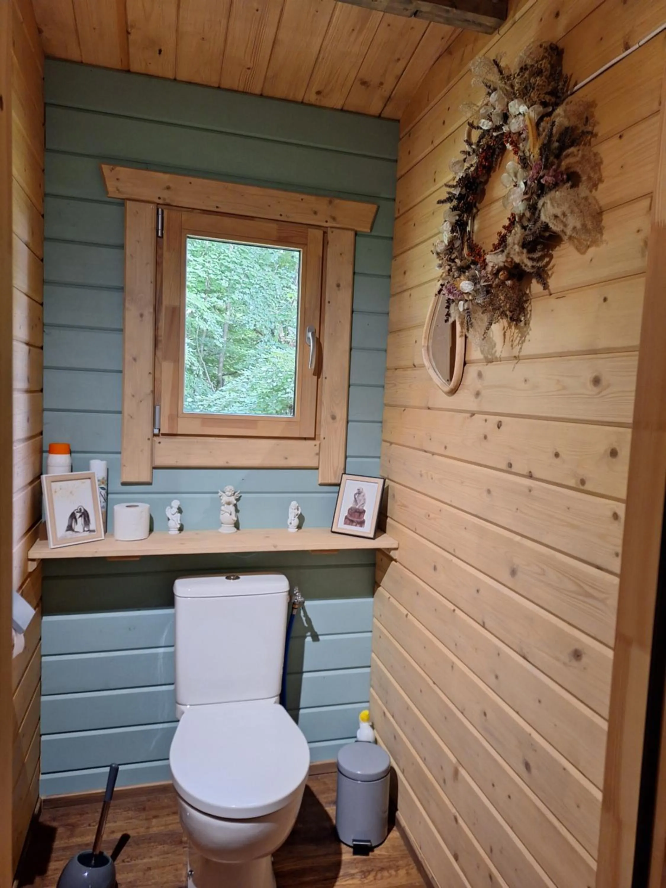 Toilet in Chalets du Bois de Vache
