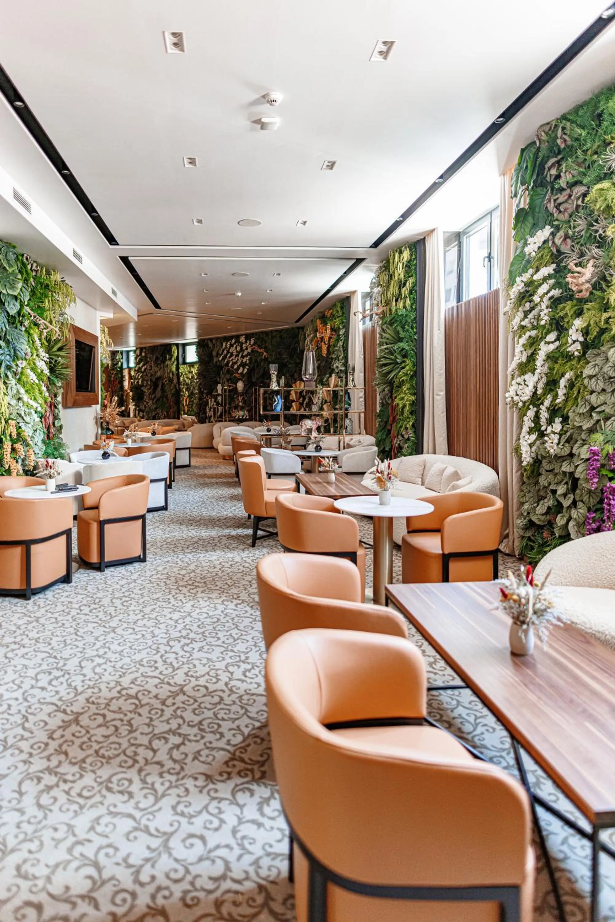 Communal lounge/ TV room in Hotel Balkan