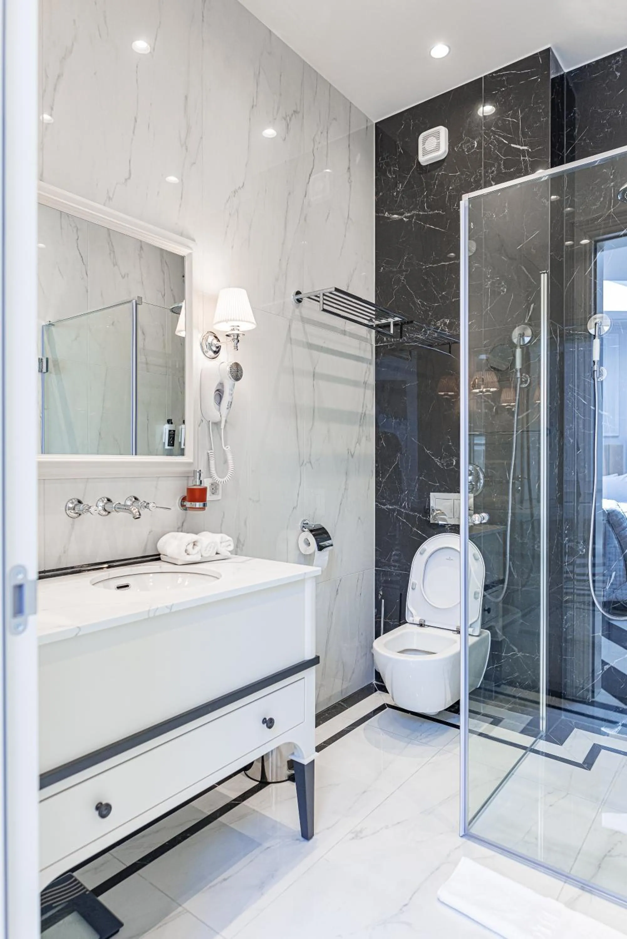 Shower in Hotel Balkan