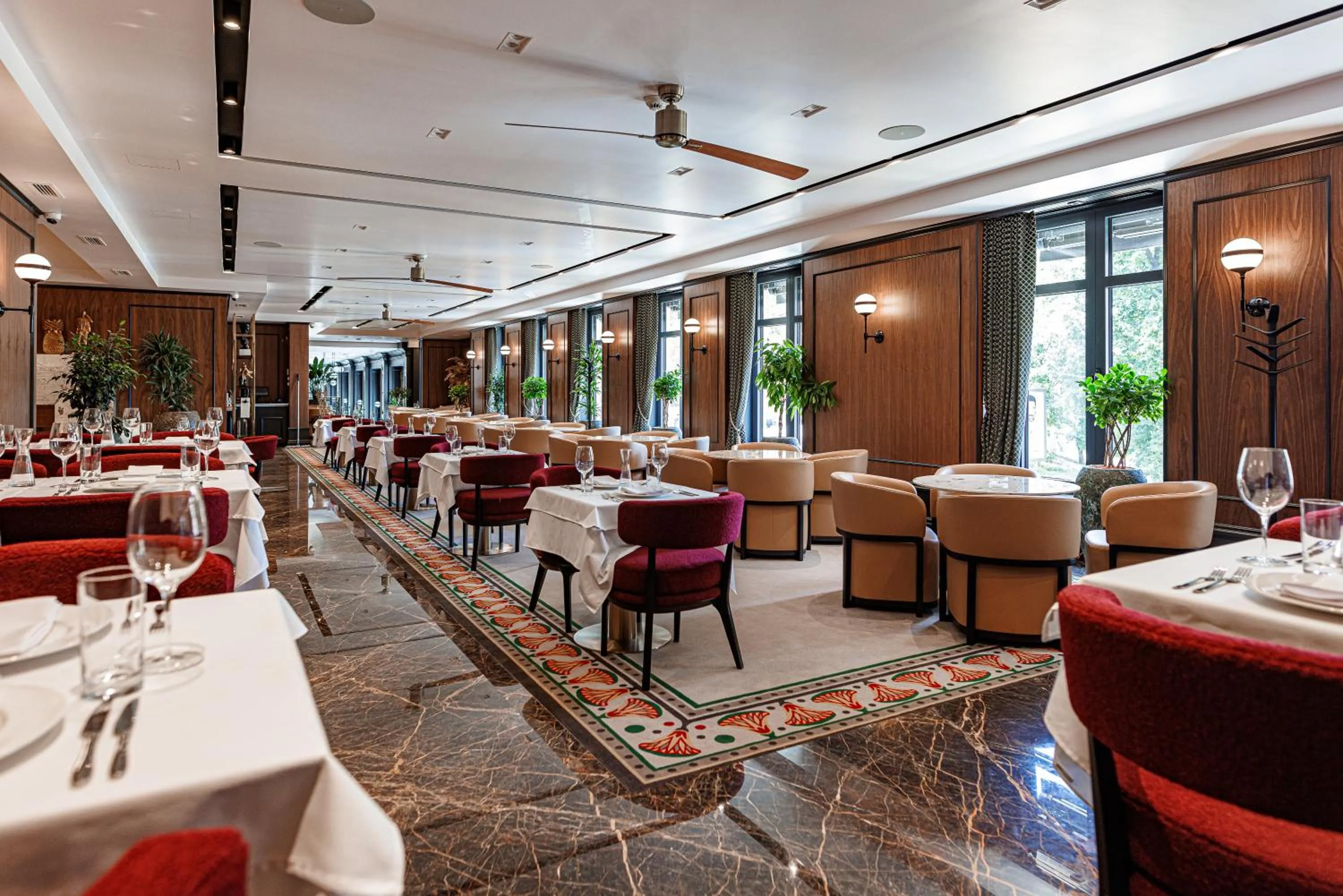 Restaurant/places to eat in Hotel Balkan