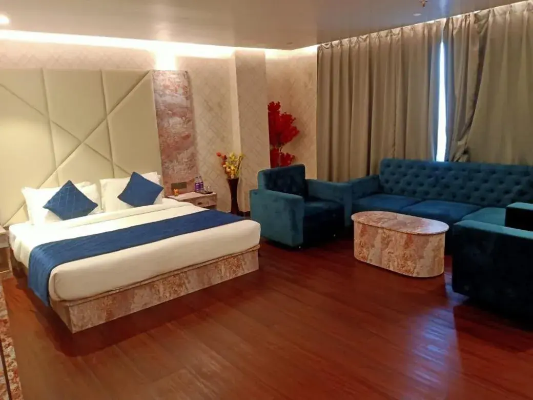 Bed in The Emerald Hotel & Siya Milan Banquets Bed in The Emerald Hotel & Siya Milan Banquets