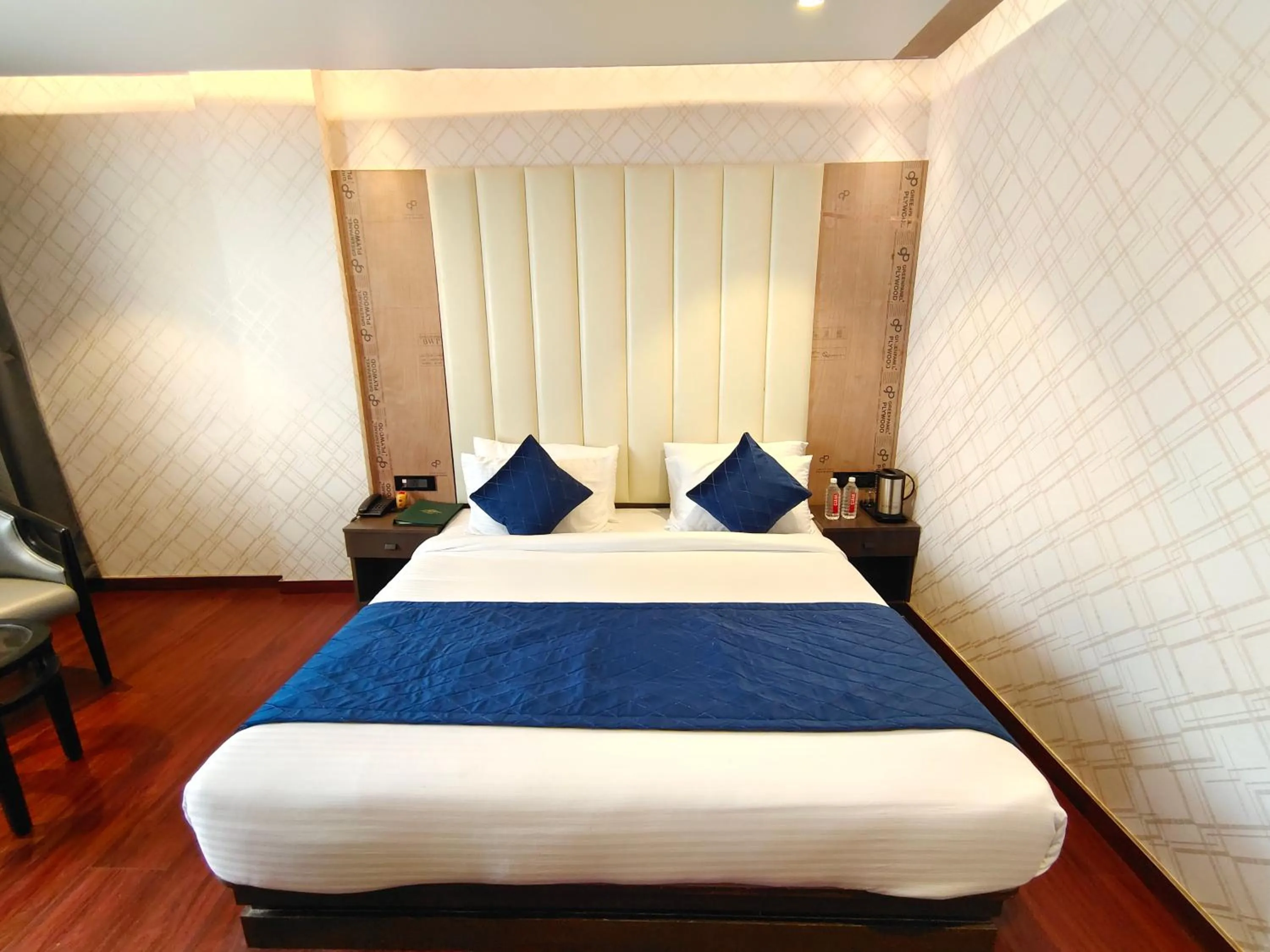 Bed in The Emerald Hotel & Siya Milan Banquets