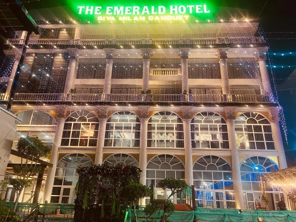 The Emerald Hotel & Siya Milan Banquets