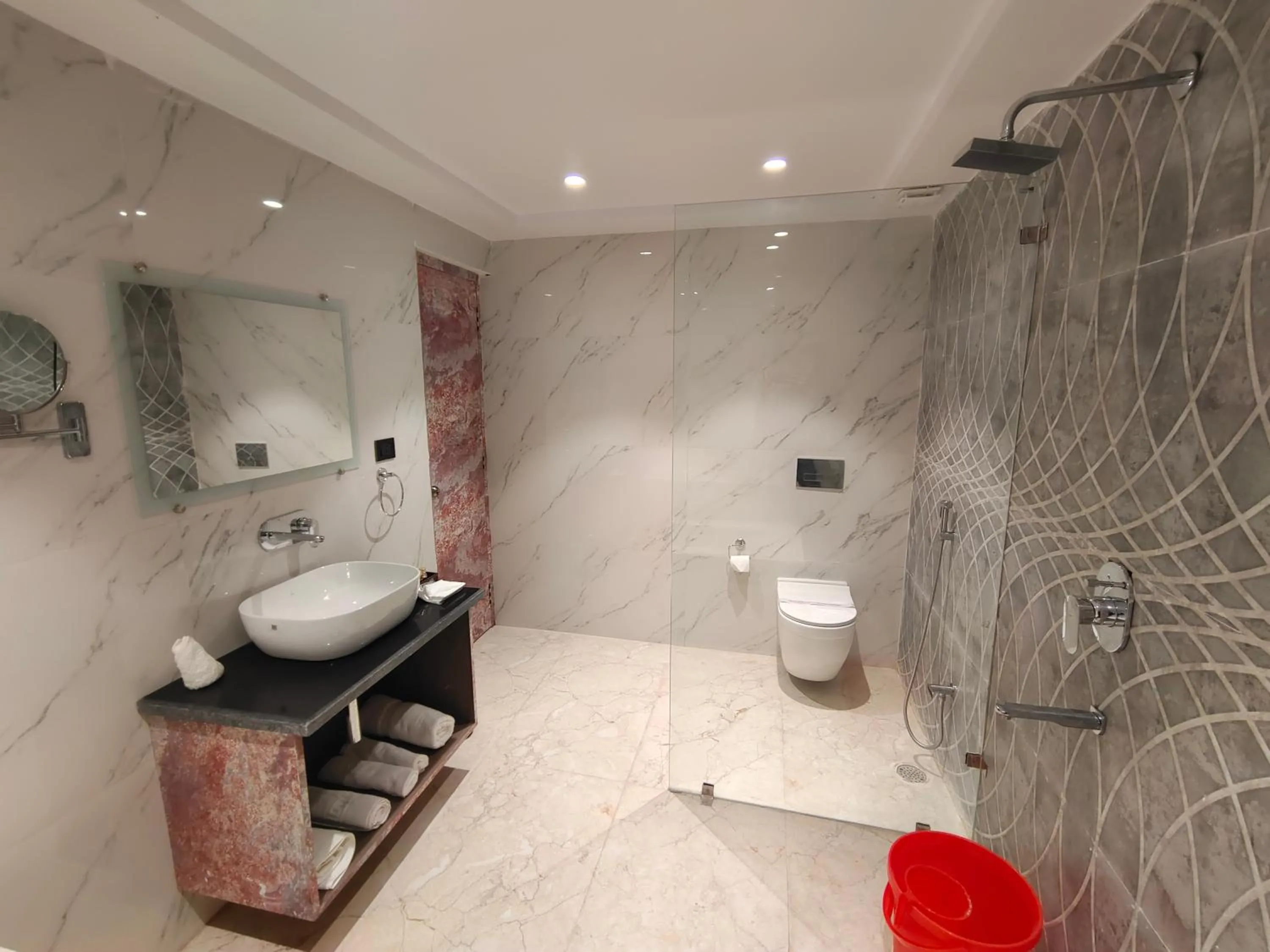 The Emerald Hotel & Siya Milan Banquets