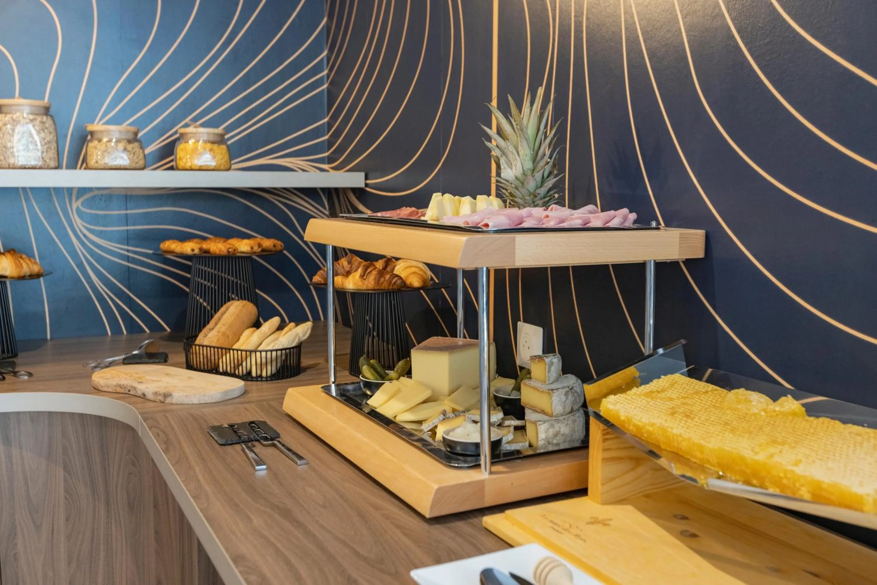 Buffet breakfast in The Originals Résidence Aix Schuman