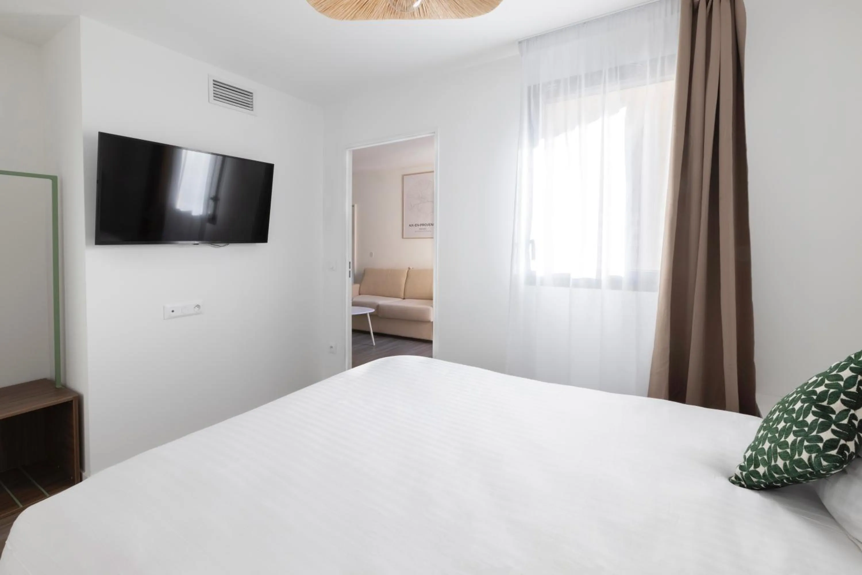 Bed in The Originals Résidence Aix Schuman