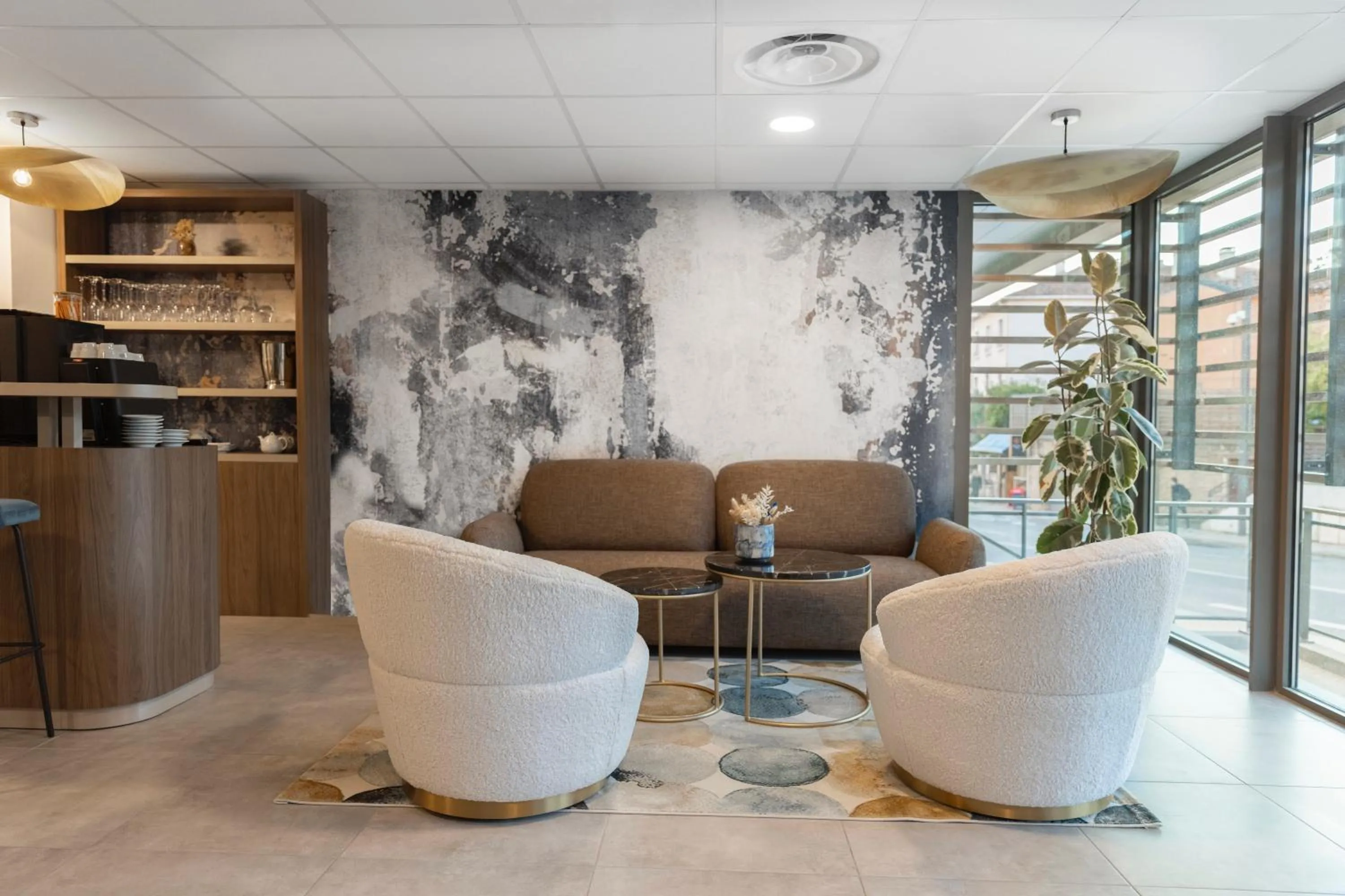 Lounge or bar in The Originals Résidence Aix Schuman