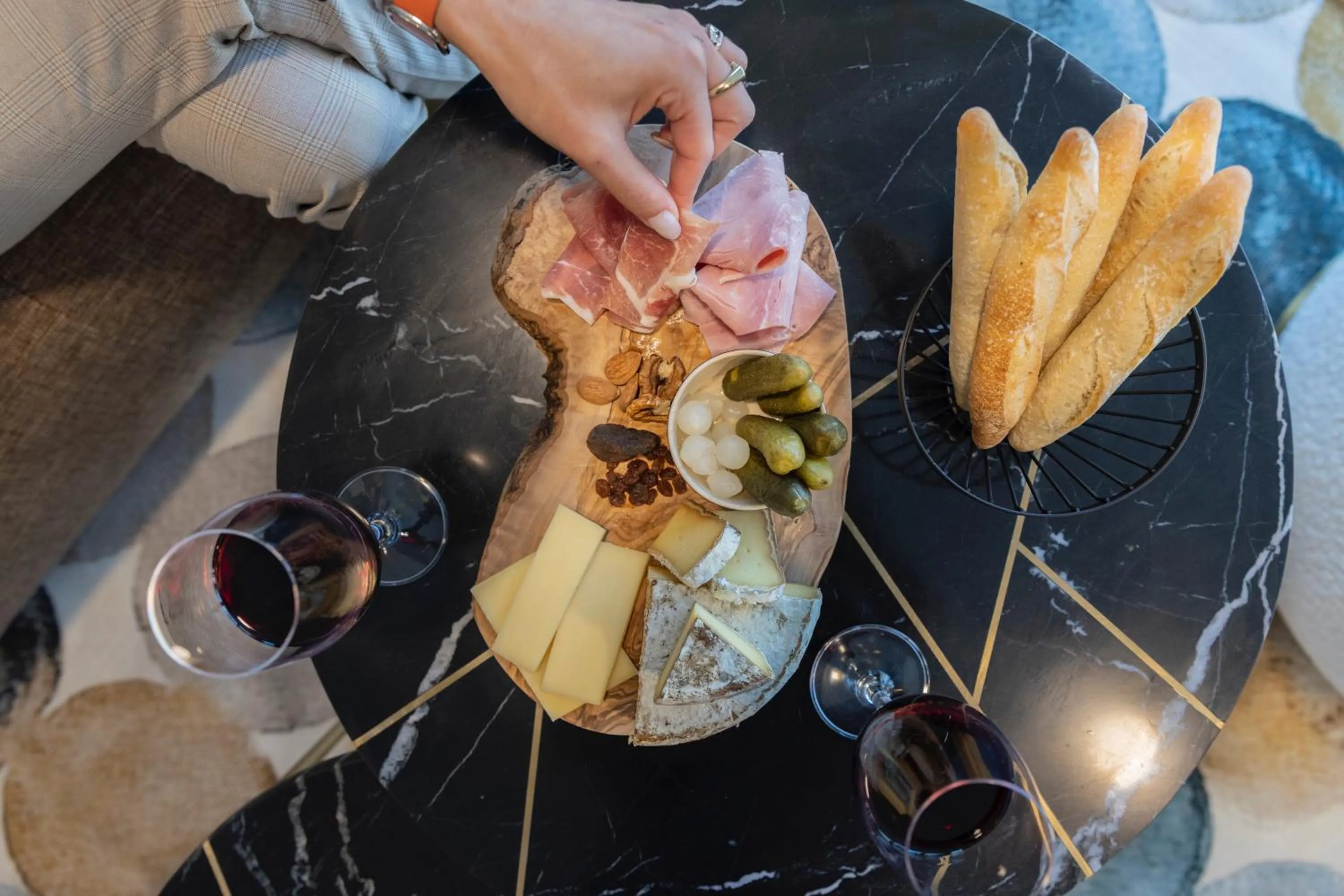 Food and drinks in The Originals Résidence Aix Schuman