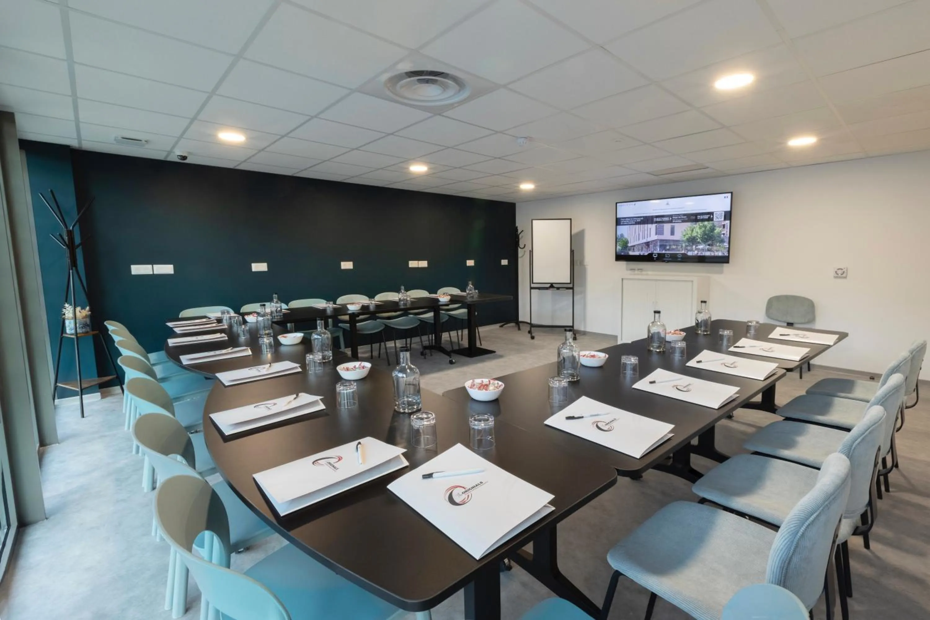 Meeting/conference room in The Originals Résidence Aix Schuman