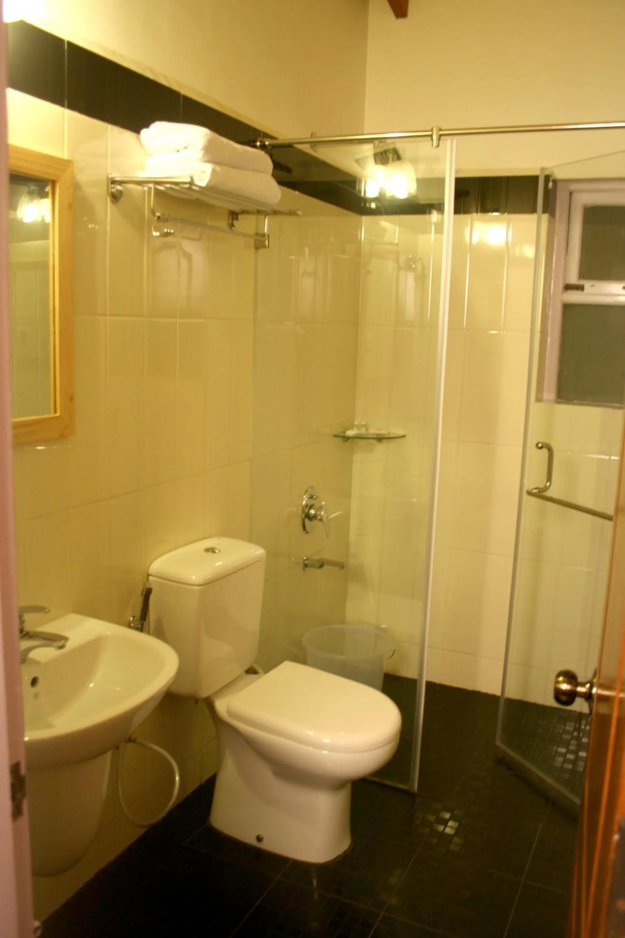 Toilet in Altius Nest Hotel