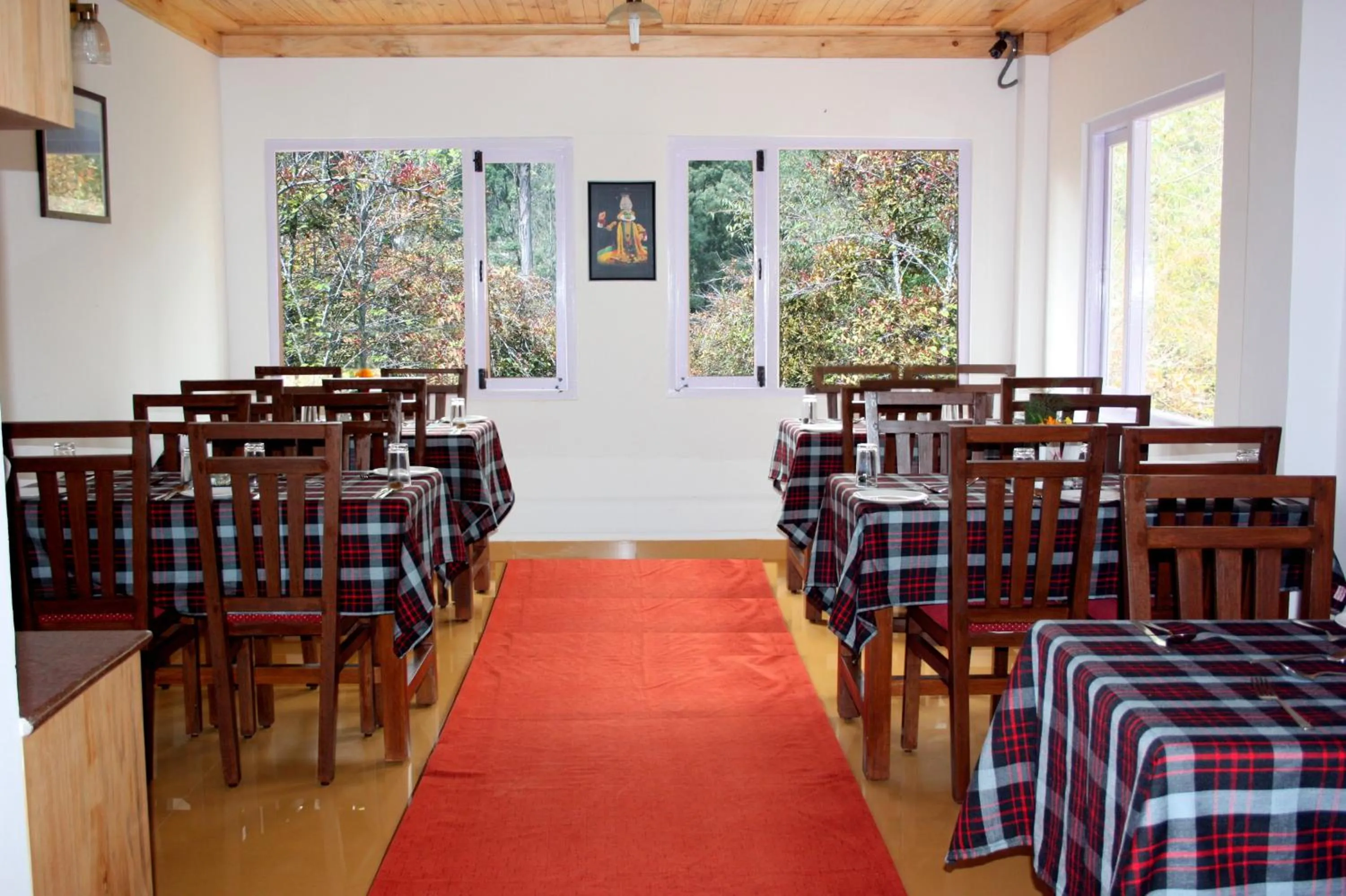 Restaurant/places to eat in Altius Nest Hotel