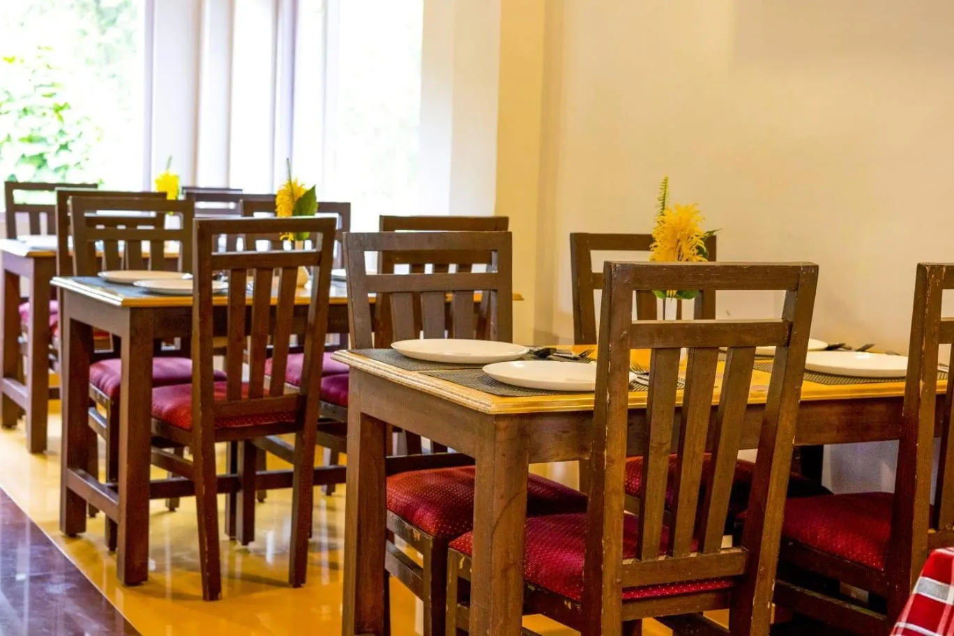 Restaurant/places to eat in Altius Nest Hotel