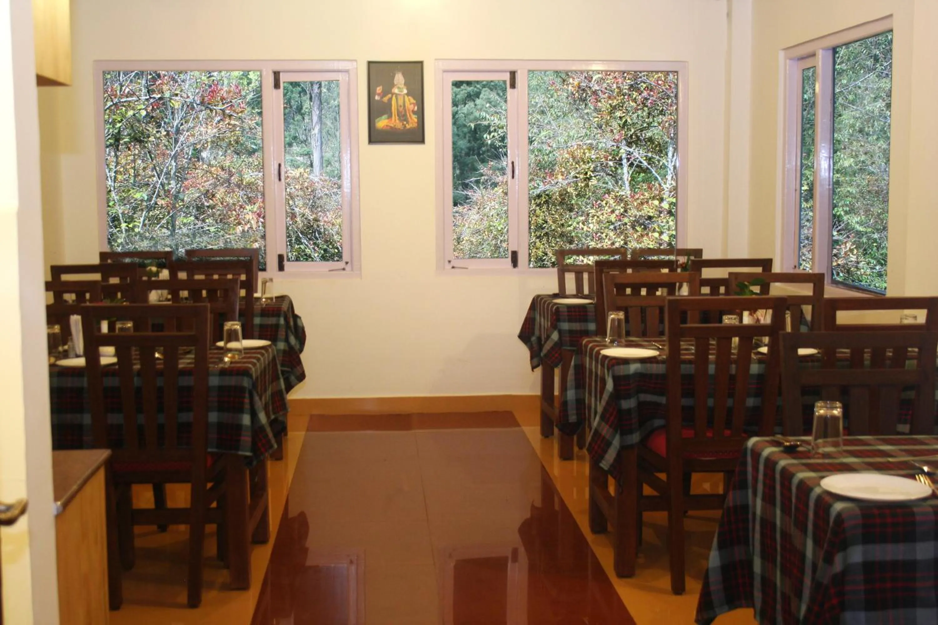 Restaurant/places to eat in Altius Nest Hotel