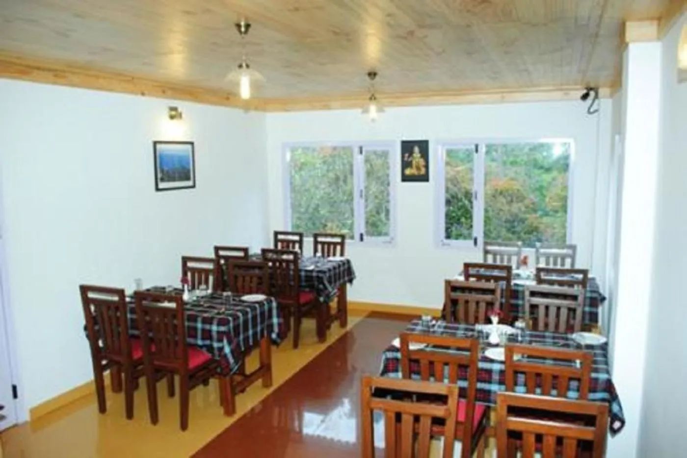 Restaurant/places to eat in Altius Nest Hotel