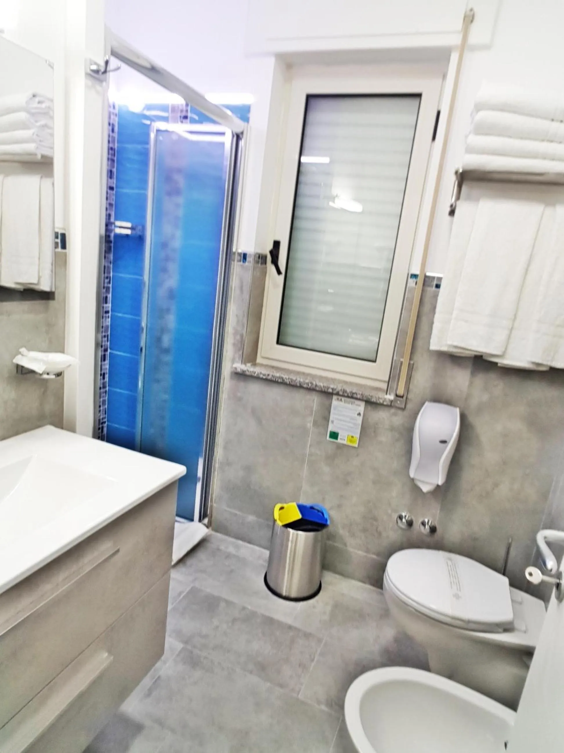 Shower in Hotel Blu Eden