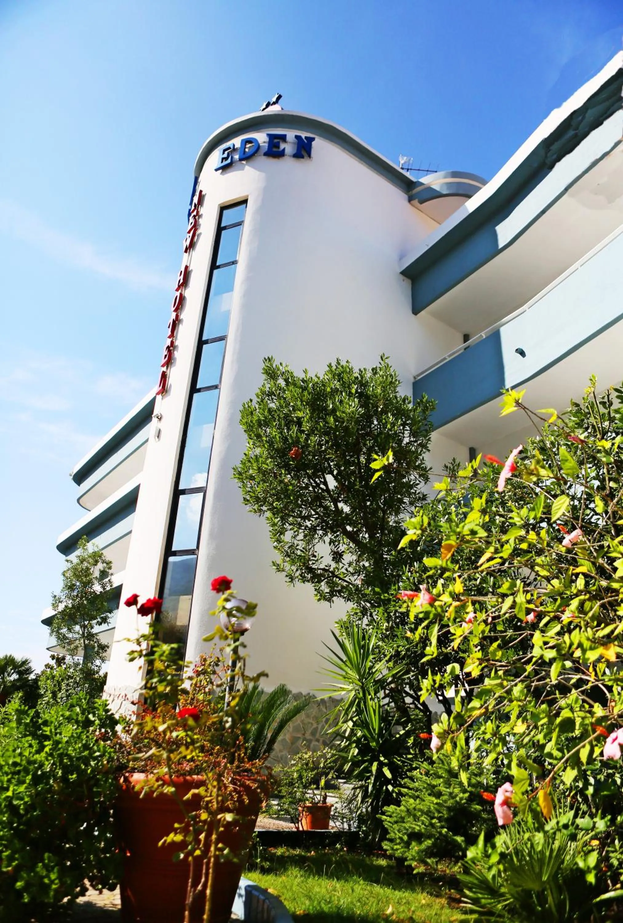 Facade/entrance in Hotel Blu Eden