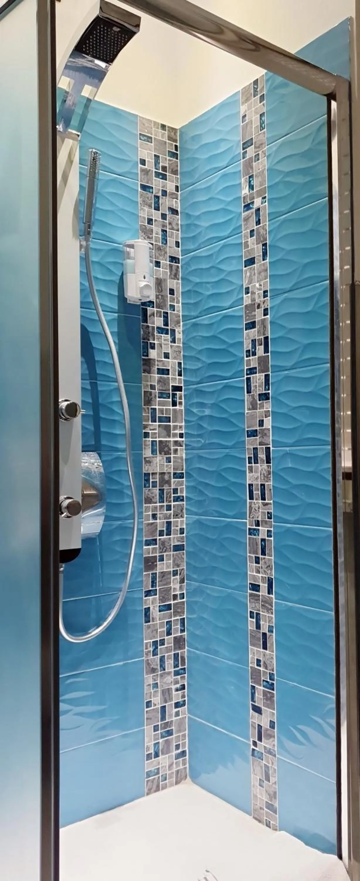 Shower in Hotel Blu Eden