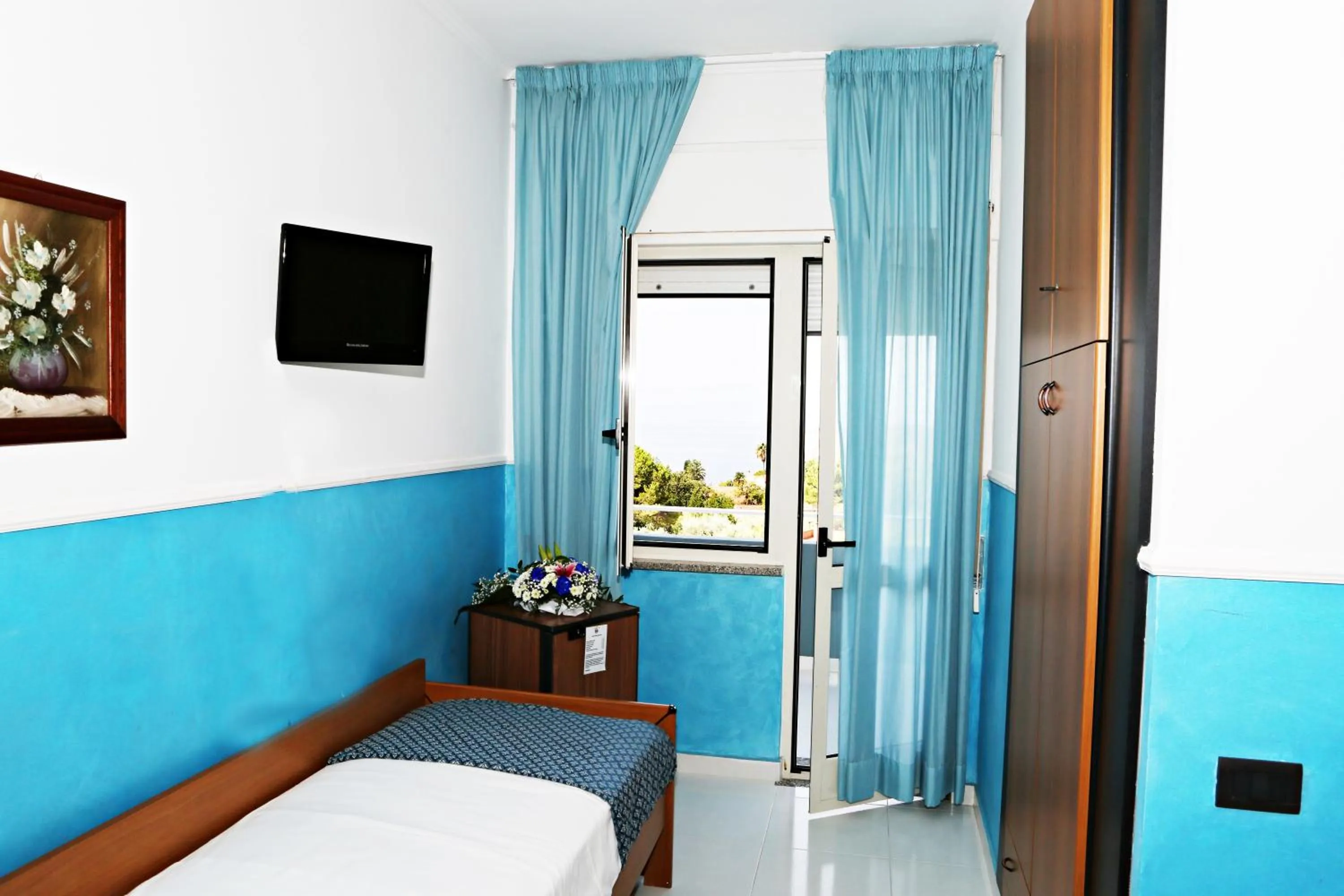 Bed in Hotel Blu Eden