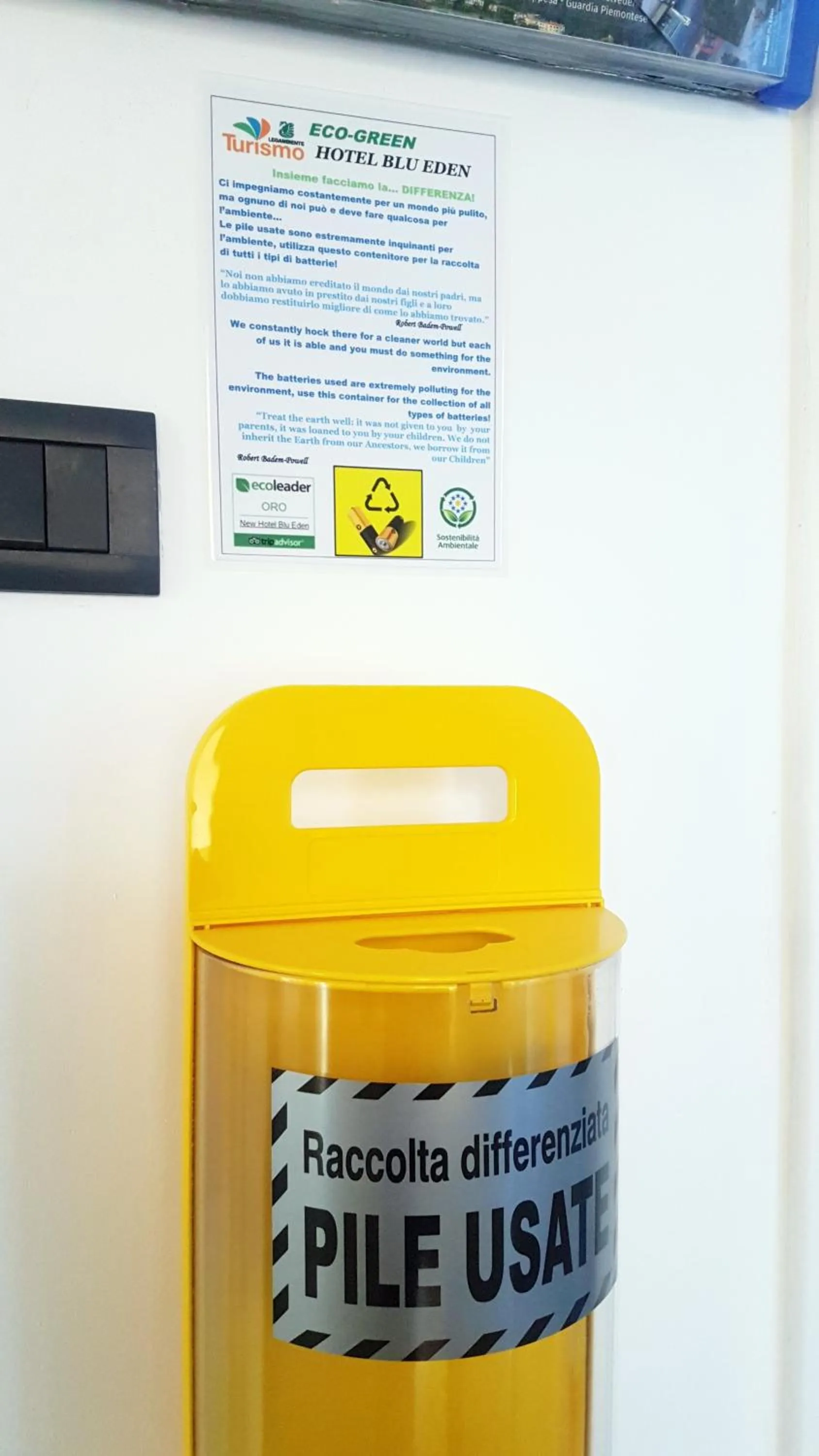 Communal lounge/ TV room in Hotel Blu Eden