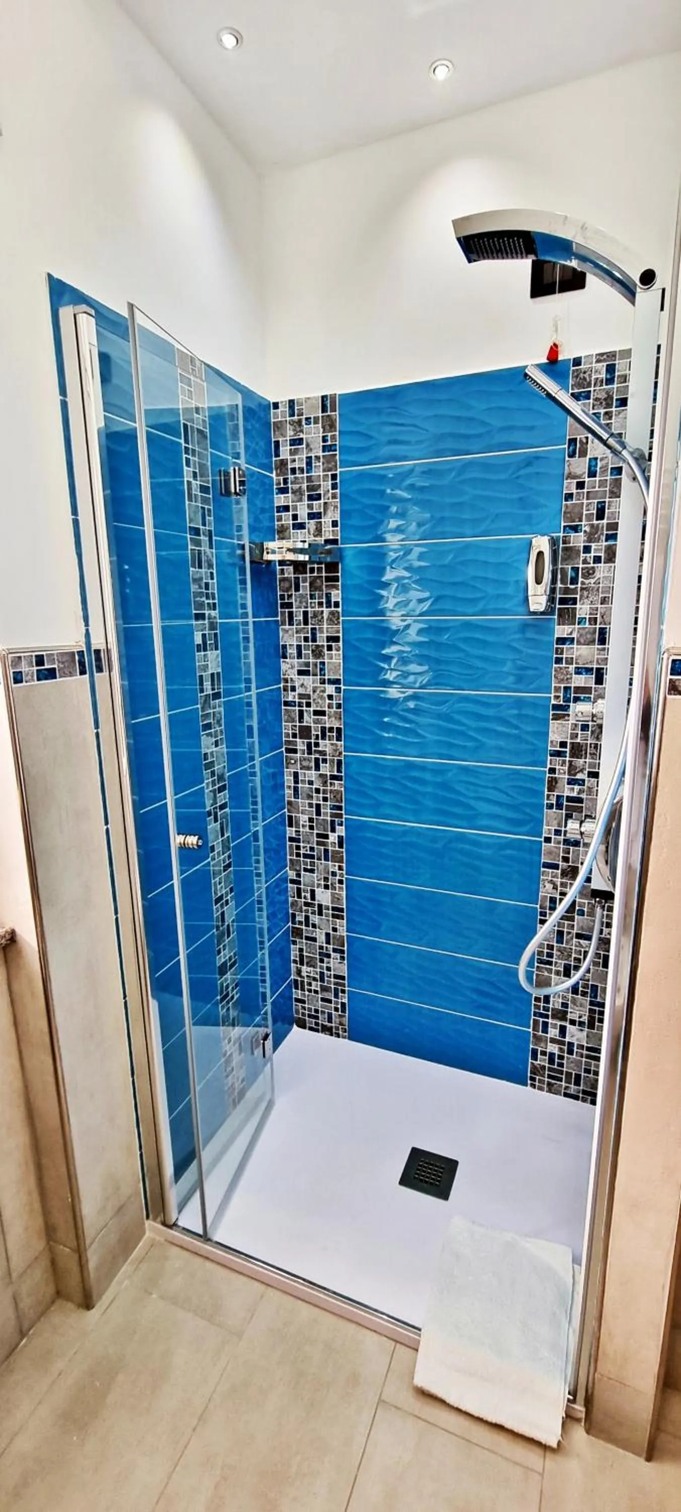 Shower in Hotel Blu Eden