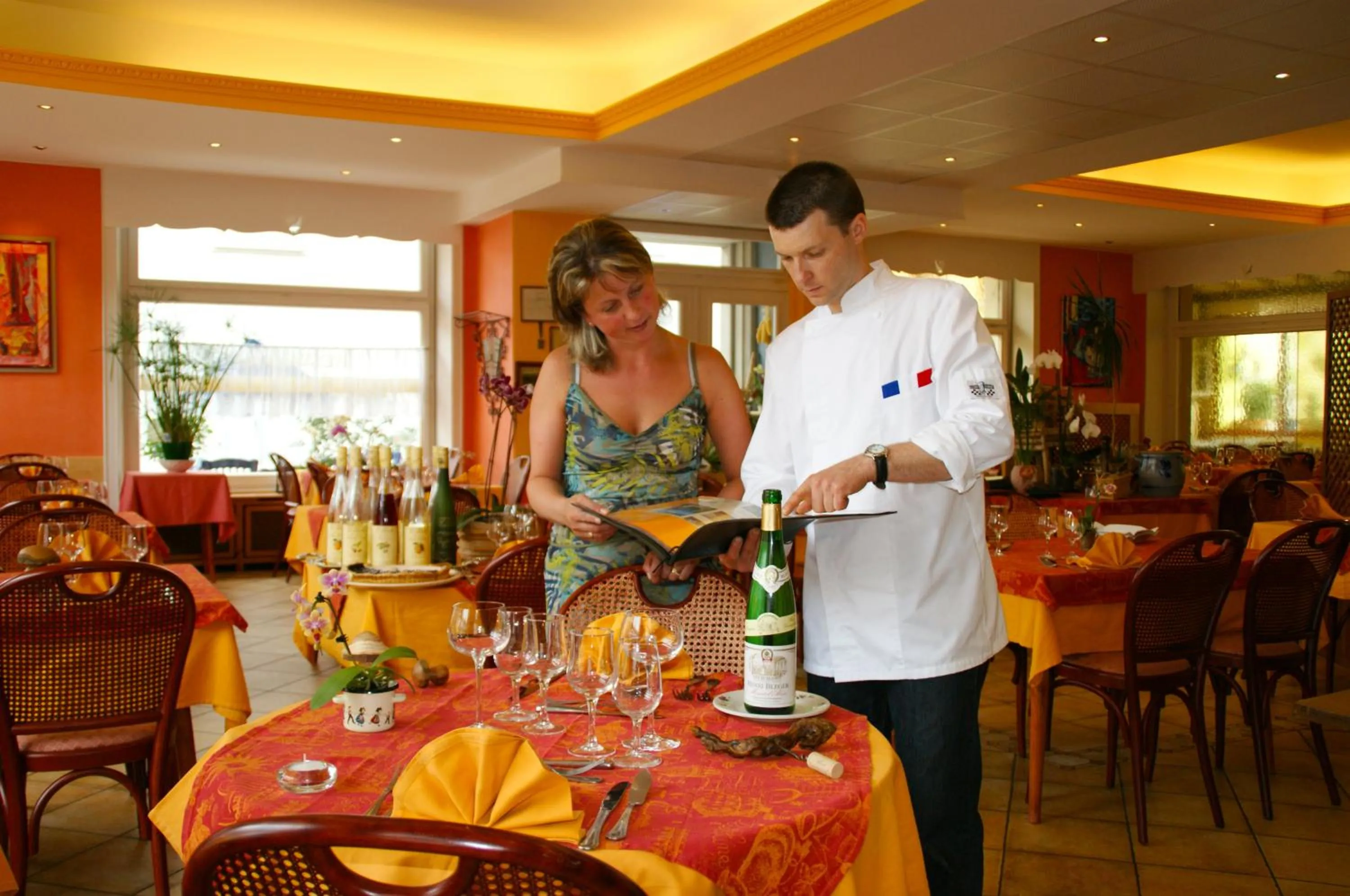 Restaurant/places to eat in Logis Hôtel - Restaurant Aux Bruyères