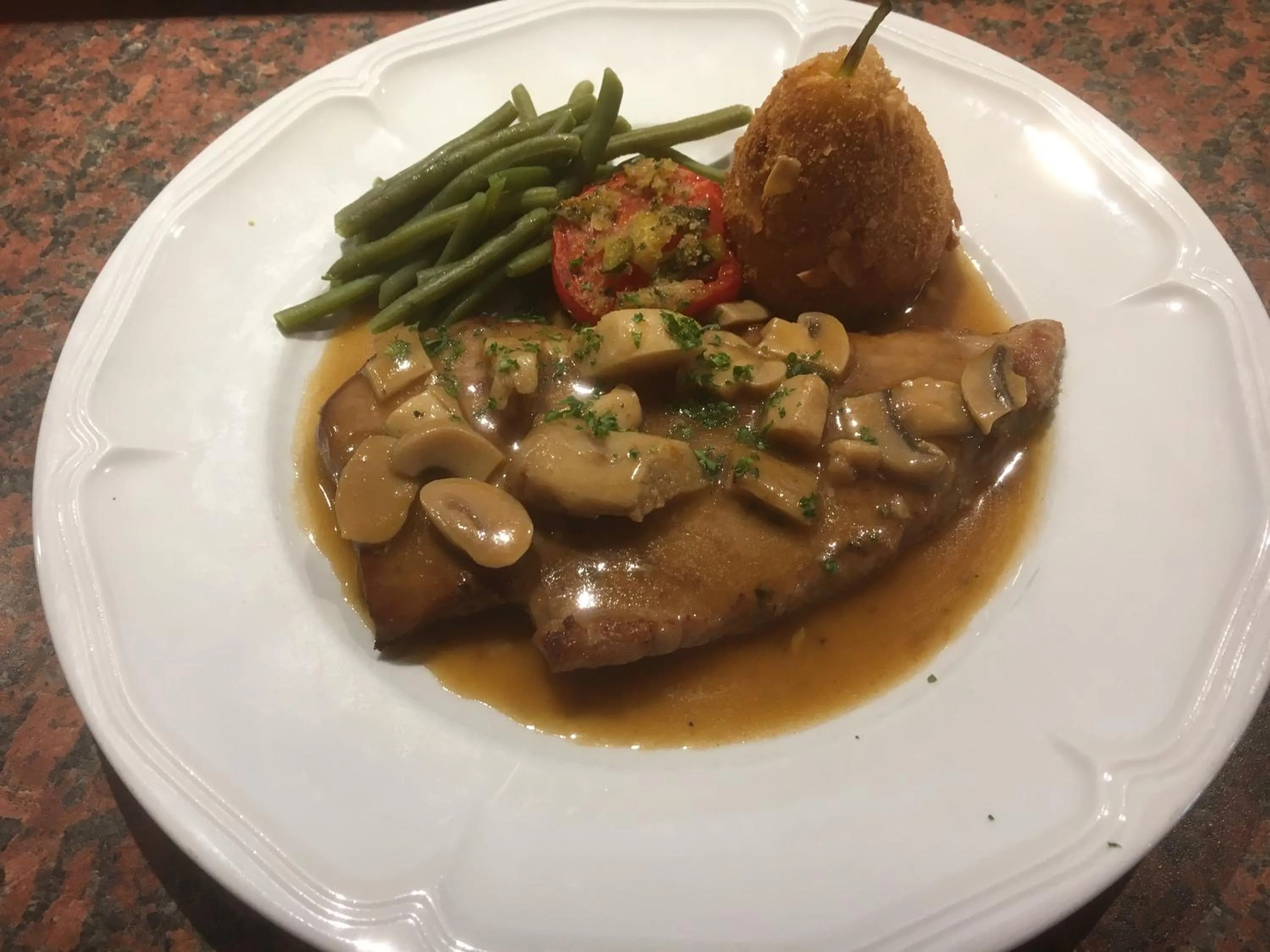 Restaurant/places to eat in Logis Hôtel - Restaurant Aux Bruyères