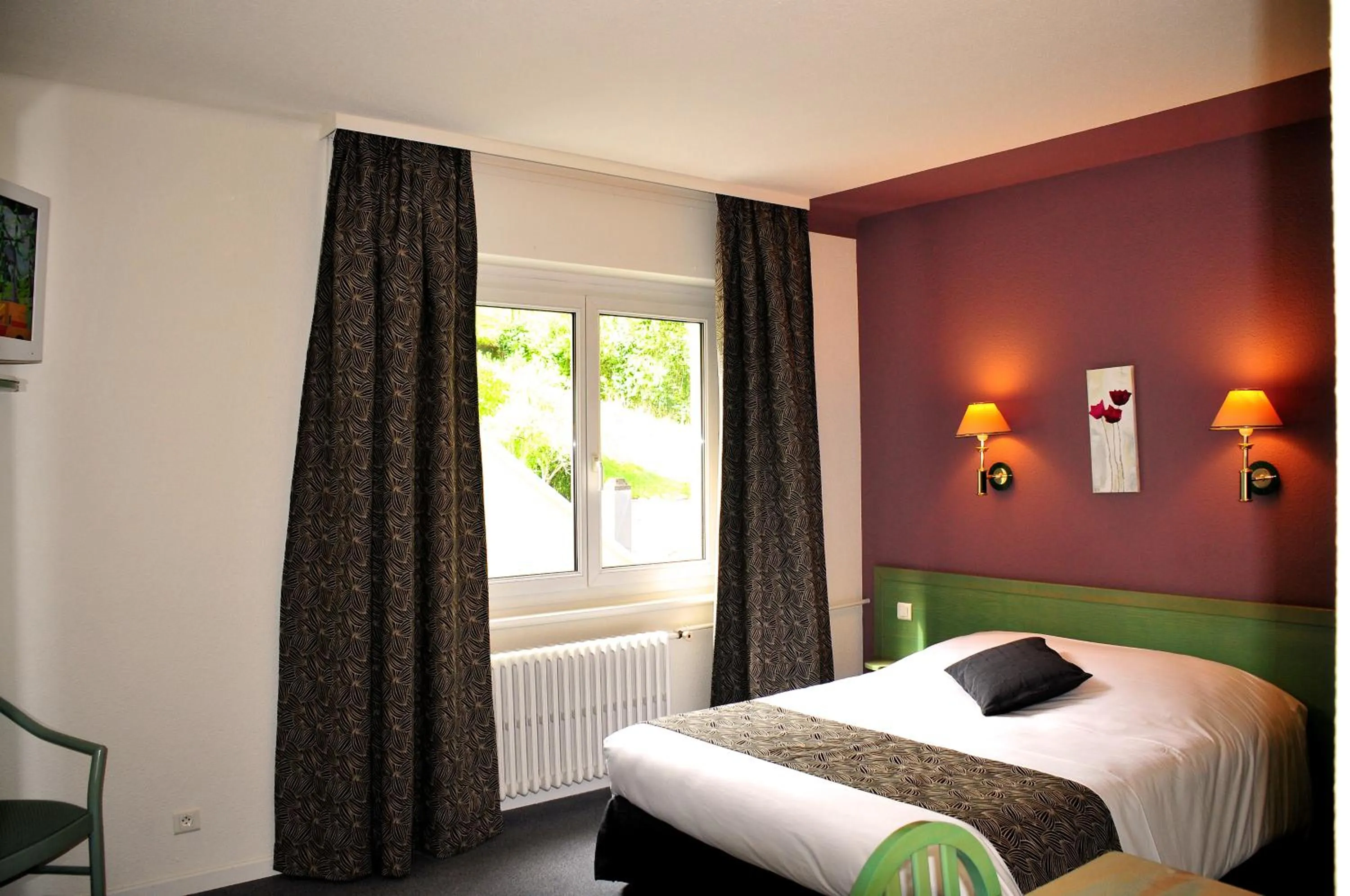 Photo of the whole room, Bed in Logis Hôtel - Restaurant Aux Bruyères