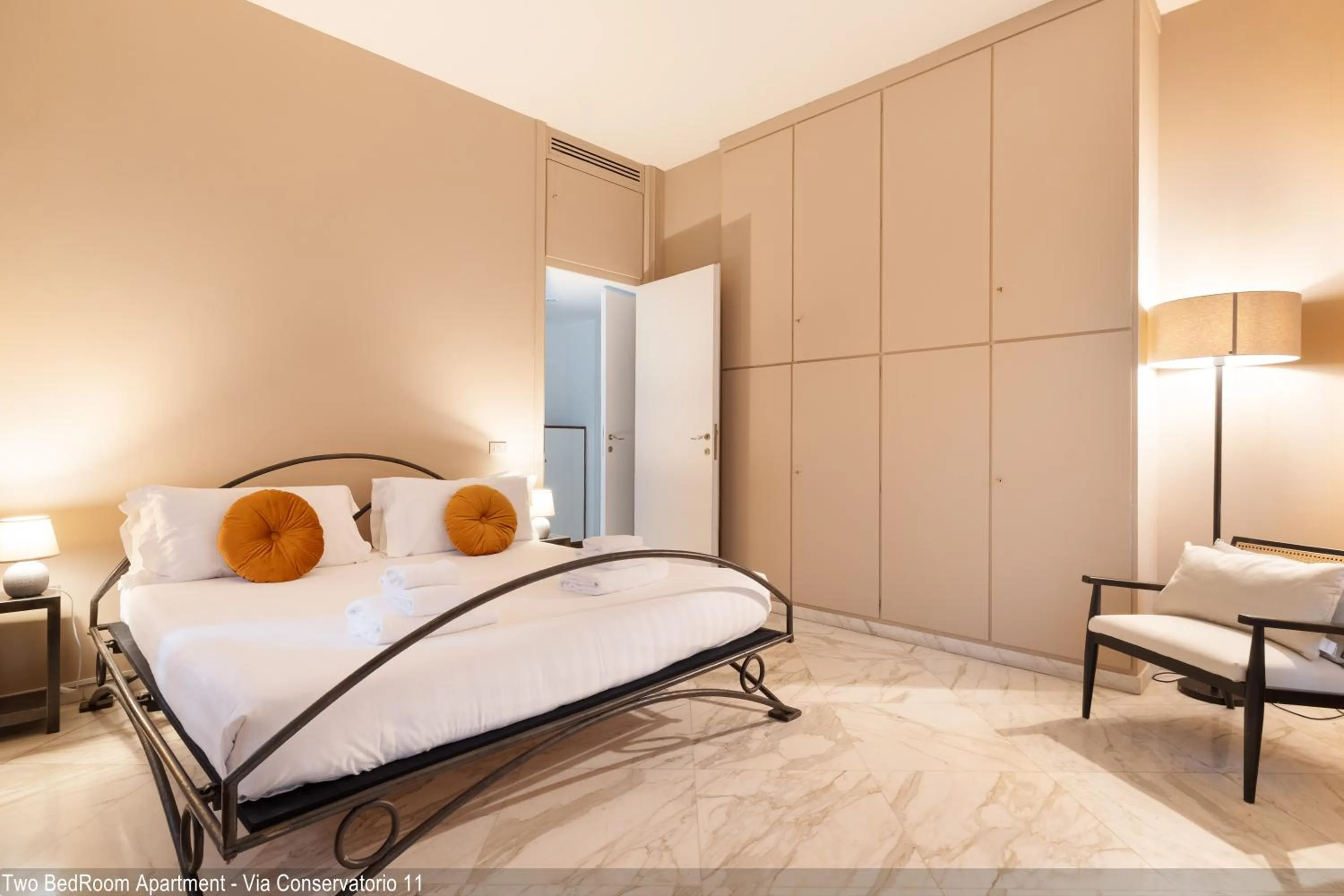 Photo of the whole room, Bed in Brera Apartments in San Babila