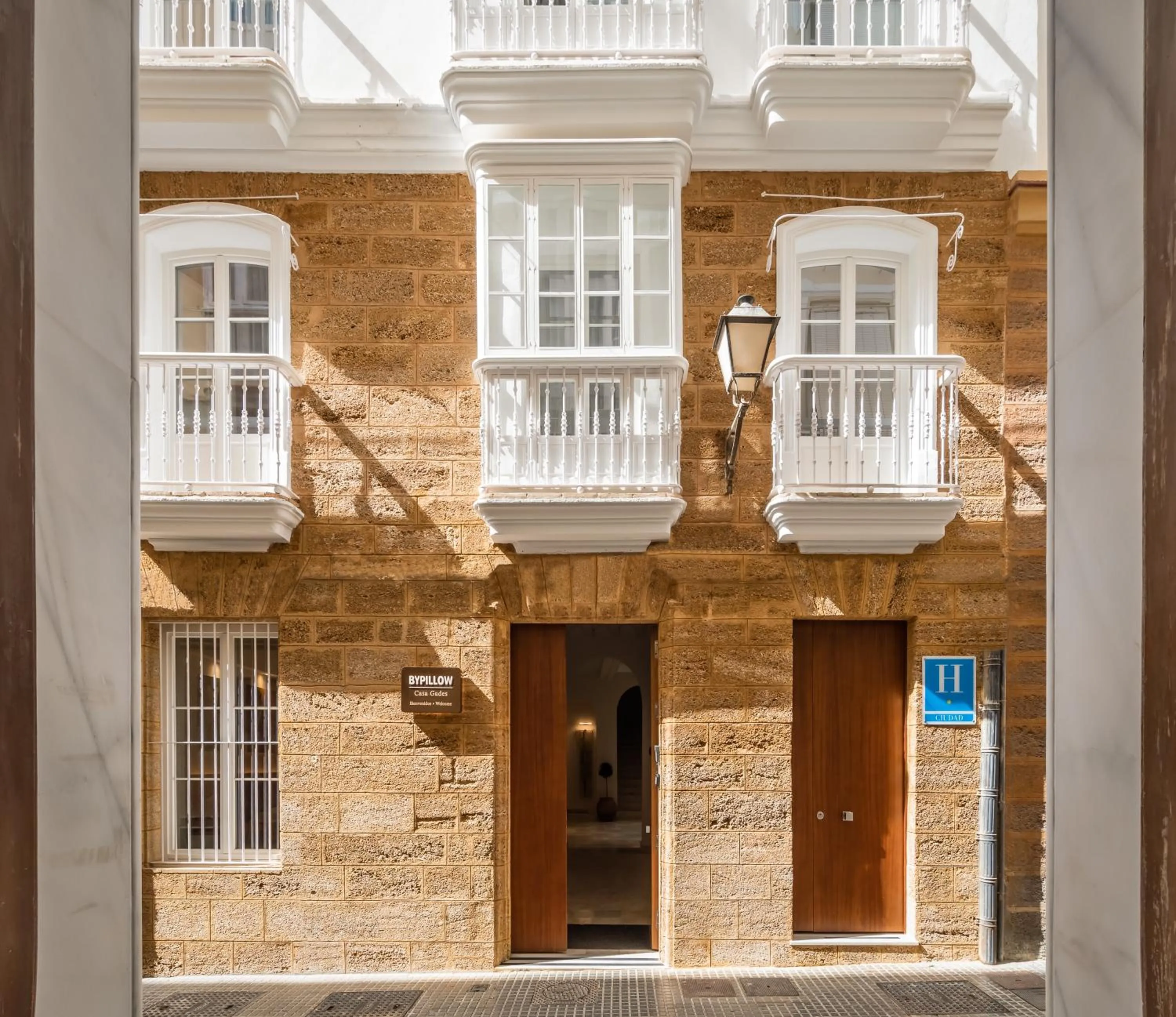 Property building in BYPILLOW Casa Gades