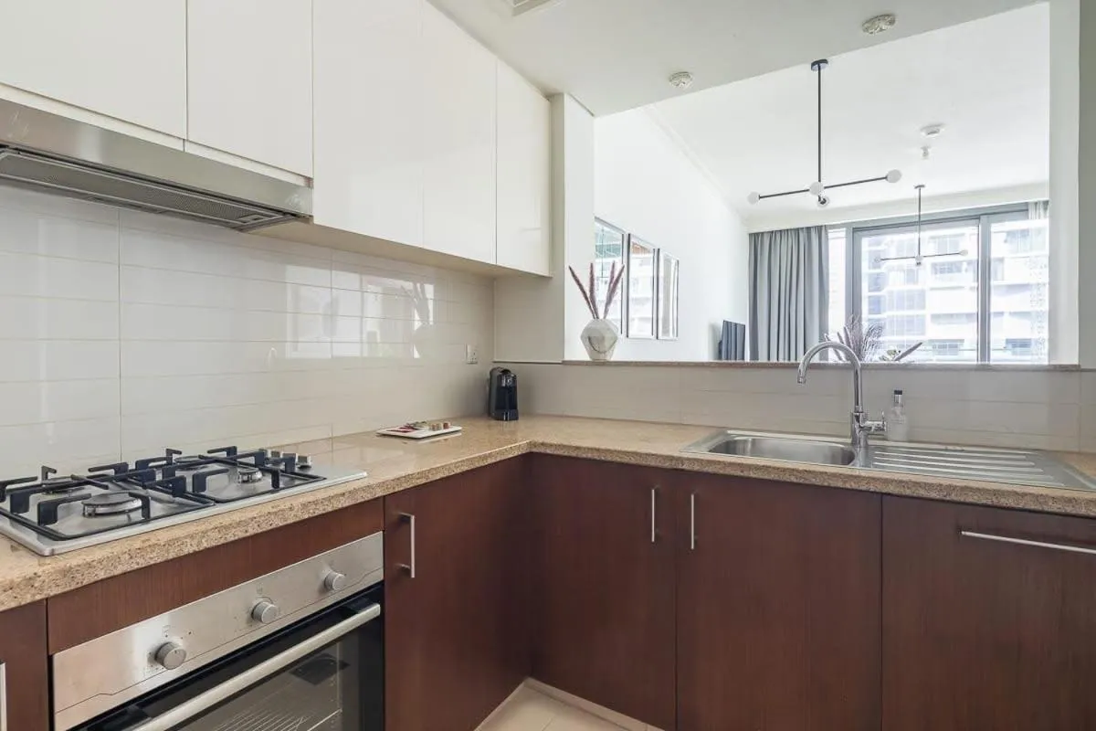 Frank Porter - Burj Vista Tower 2