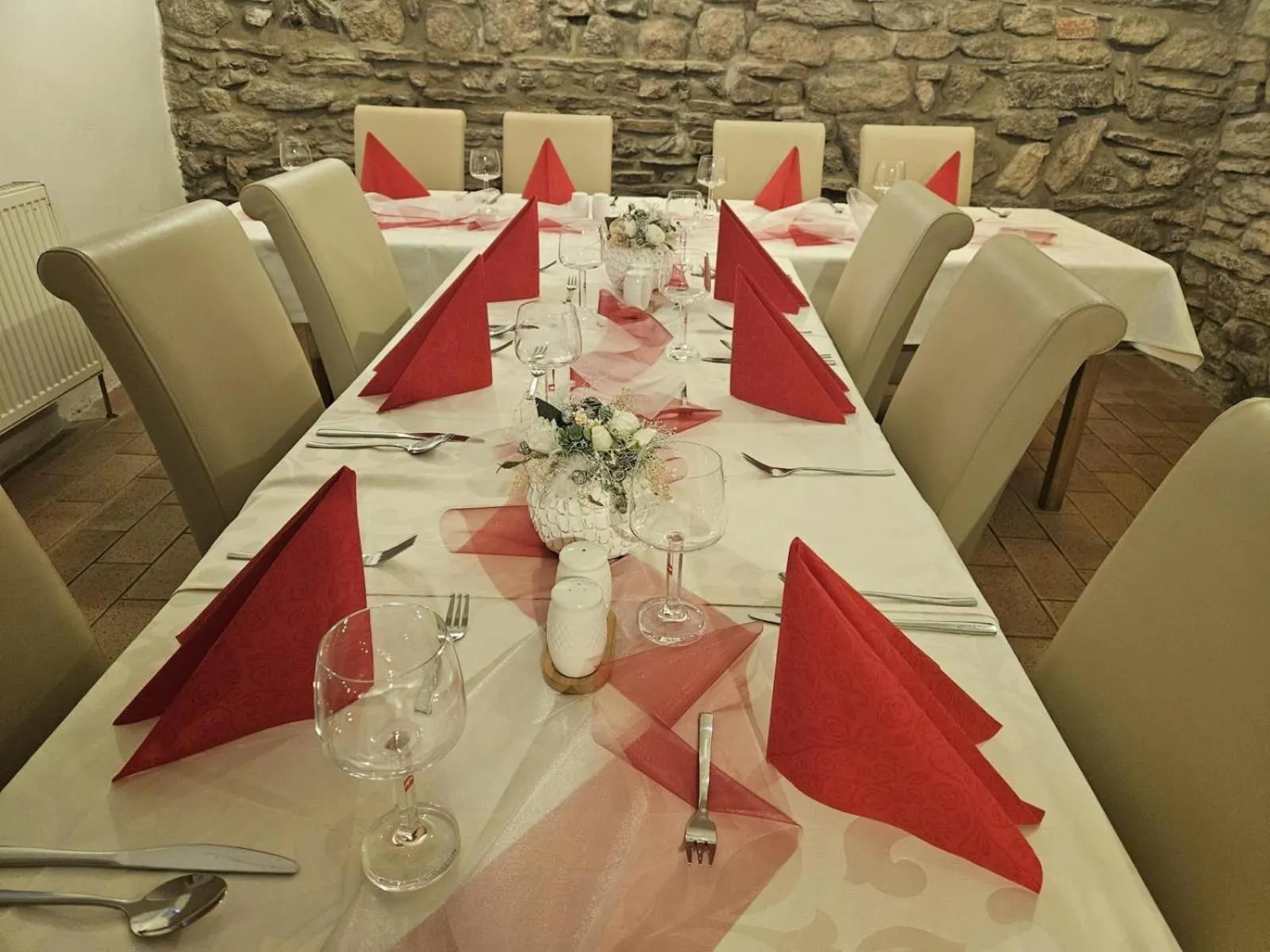 Restaurant/places to eat in Hotel U města Prahy Náchod