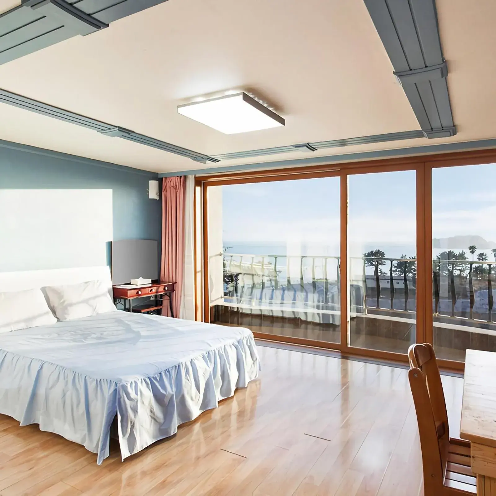 Deluxe Double Room with Sea View in Jeju Castle Deluxe Double Room with Sea View in Jeju Castle