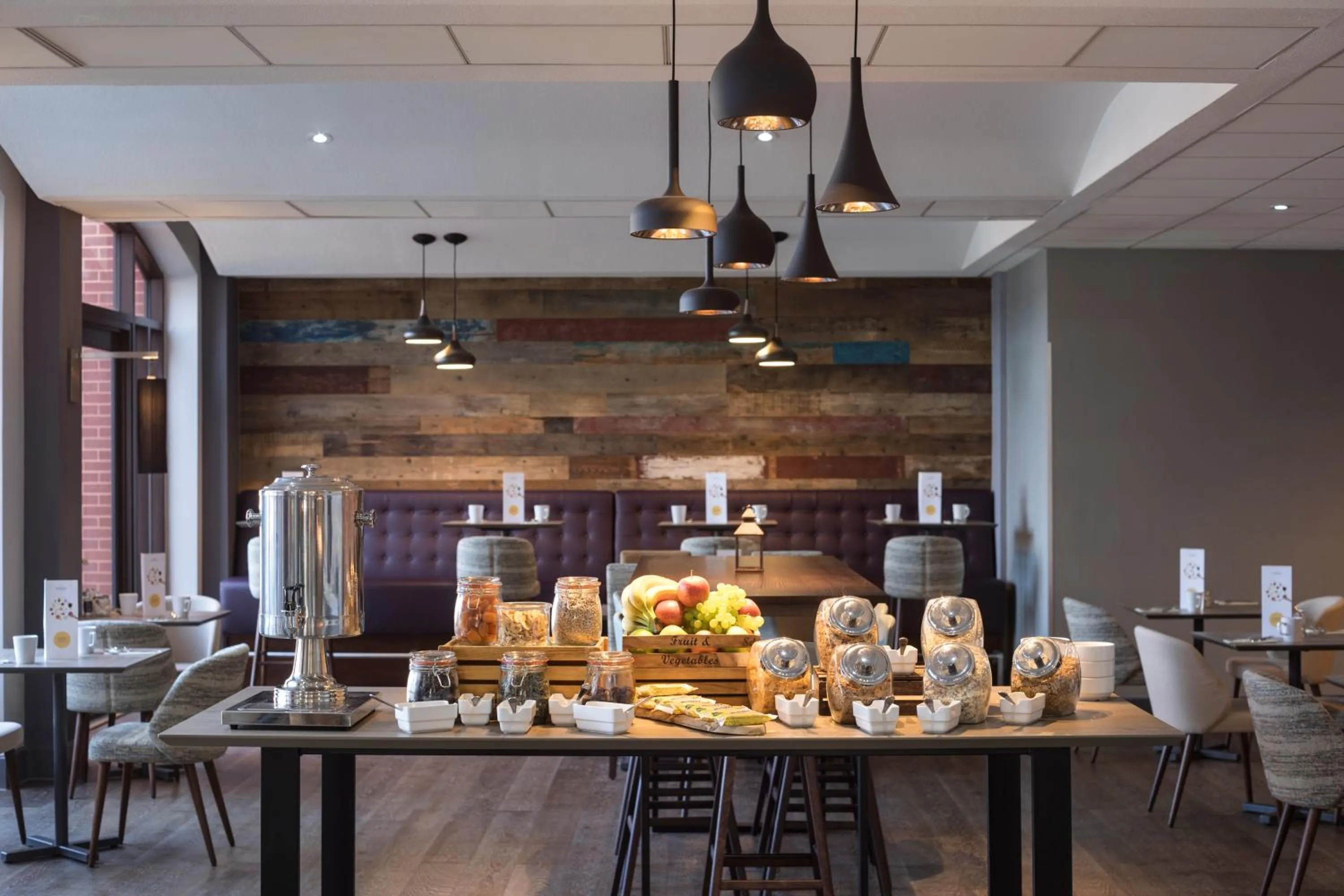 Restaurant/places to eat in Novotel Ipswich Centre