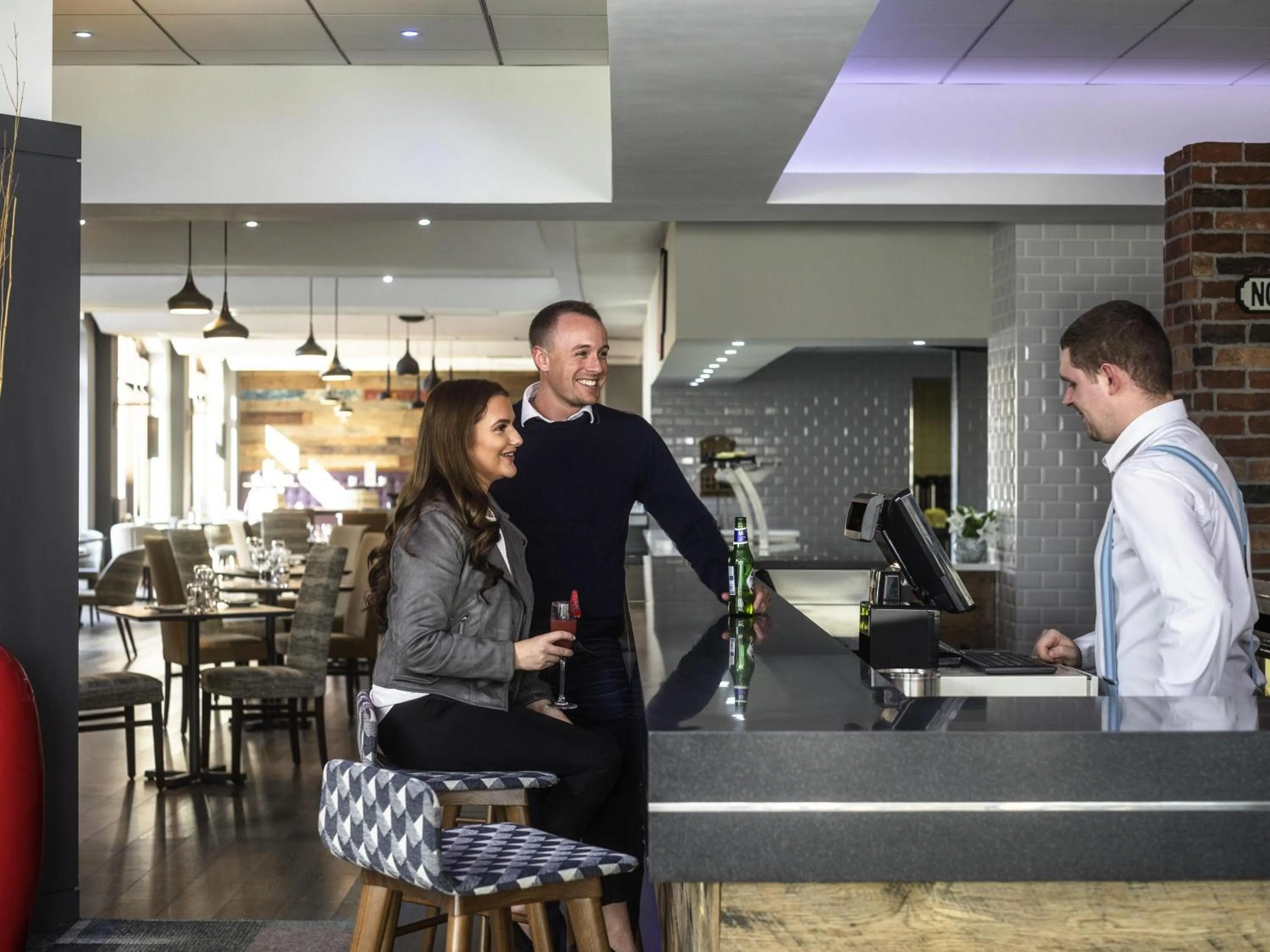 Lounge or bar in Novotel Ipswich Centre