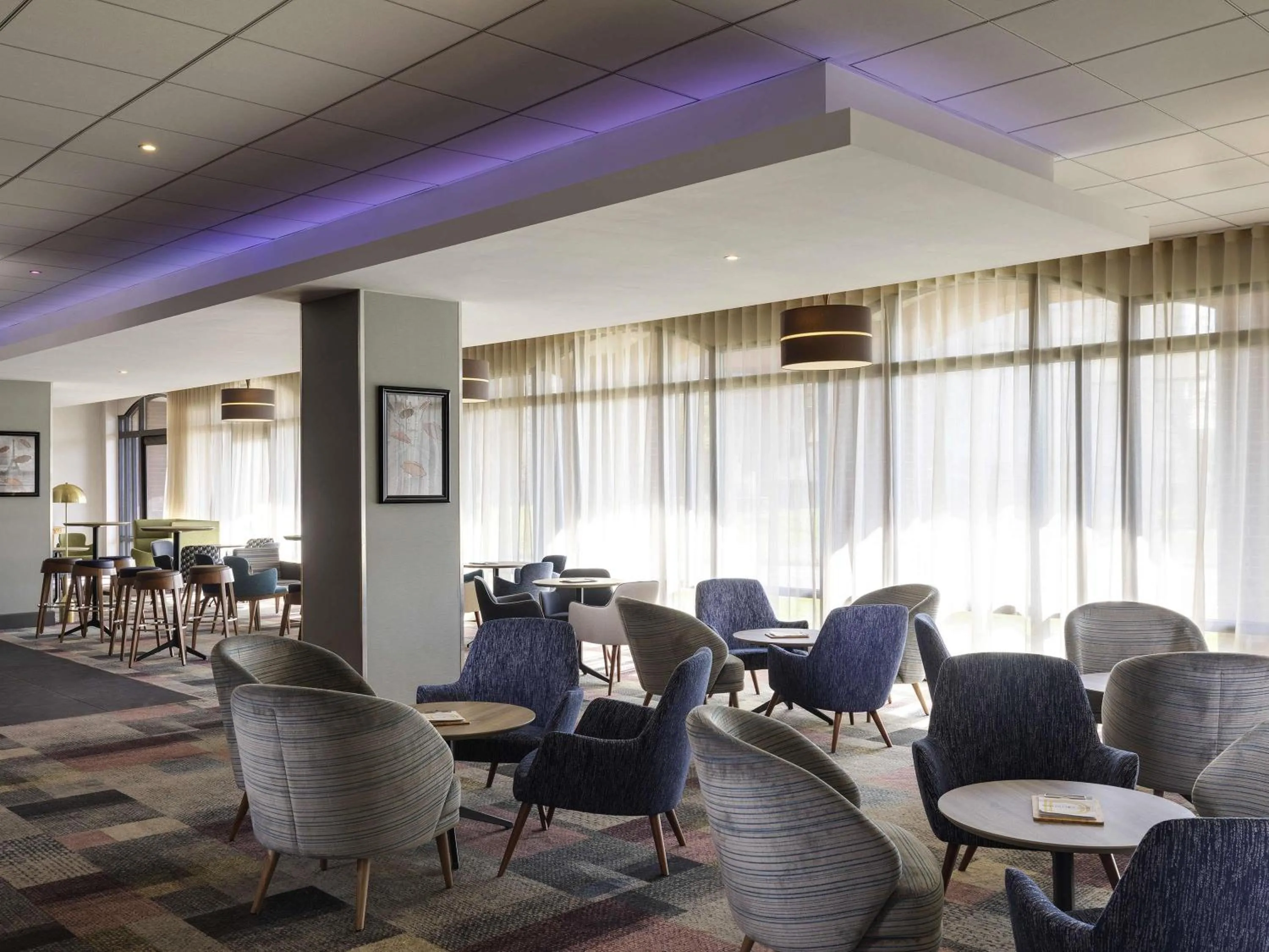 Lounge or bar in Novotel Ipswich Centre