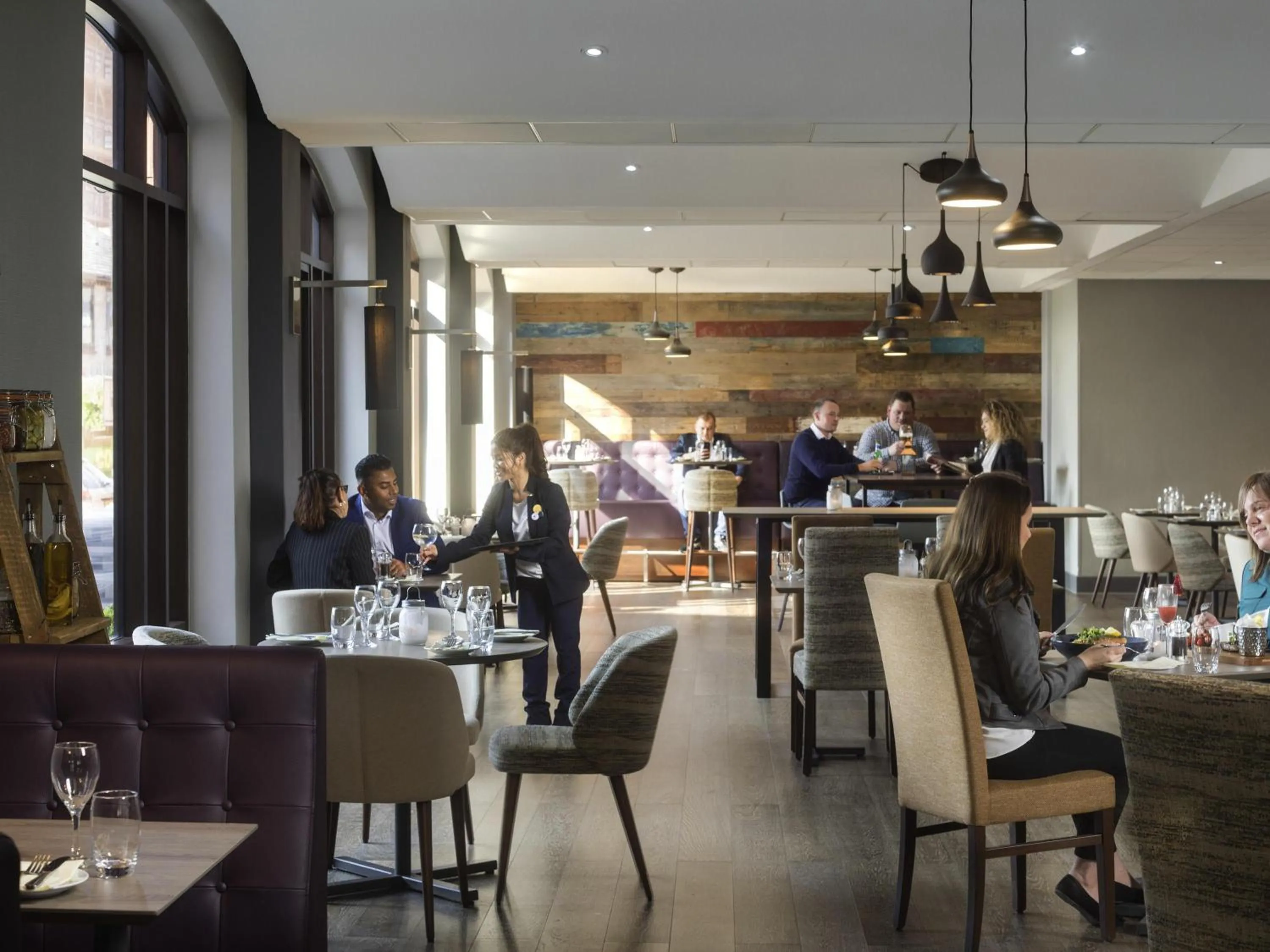 Restaurant/places to eat in Novotel Ipswich Centre