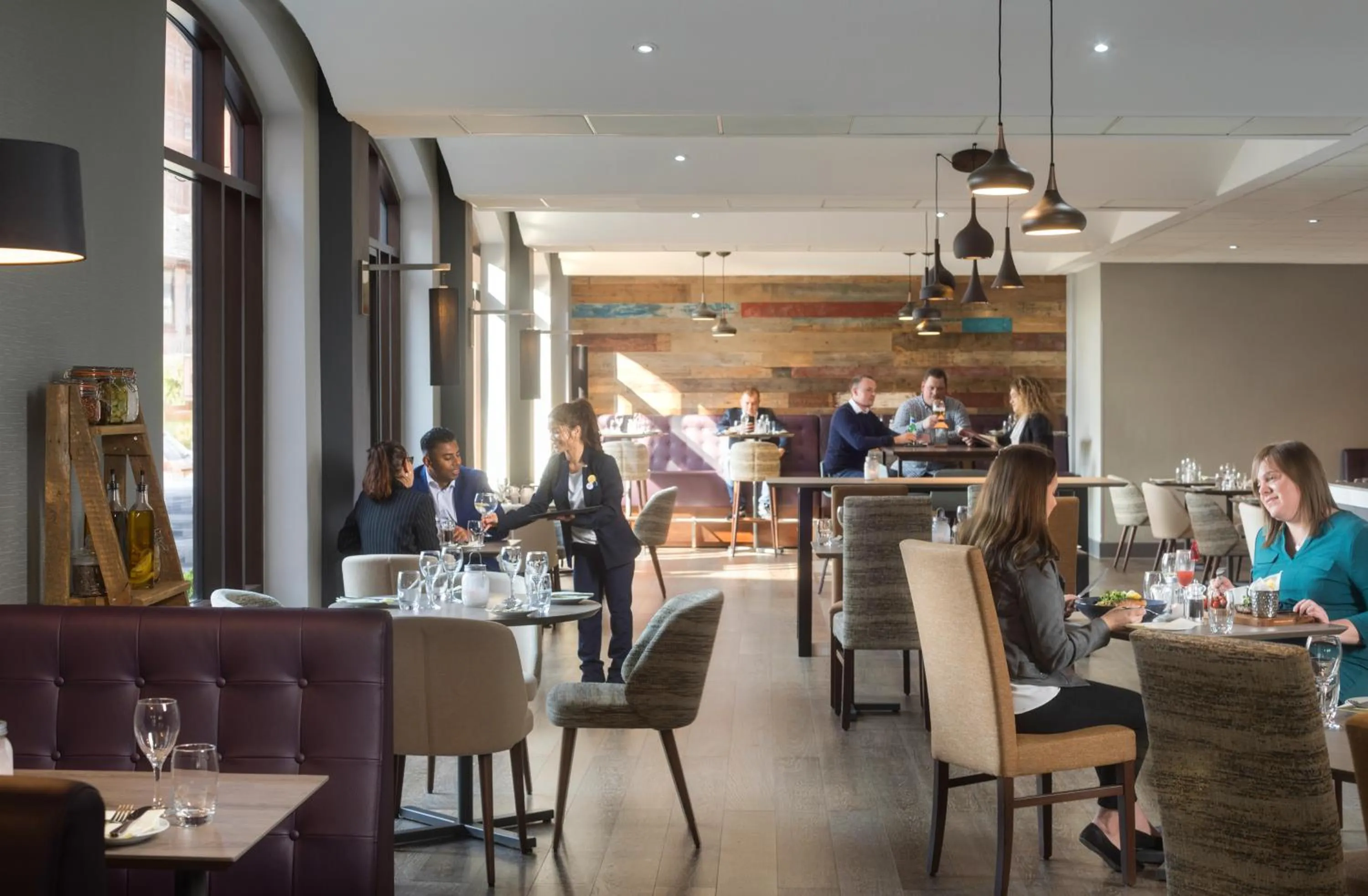 Restaurant/places to eat in Novotel Ipswich Centre