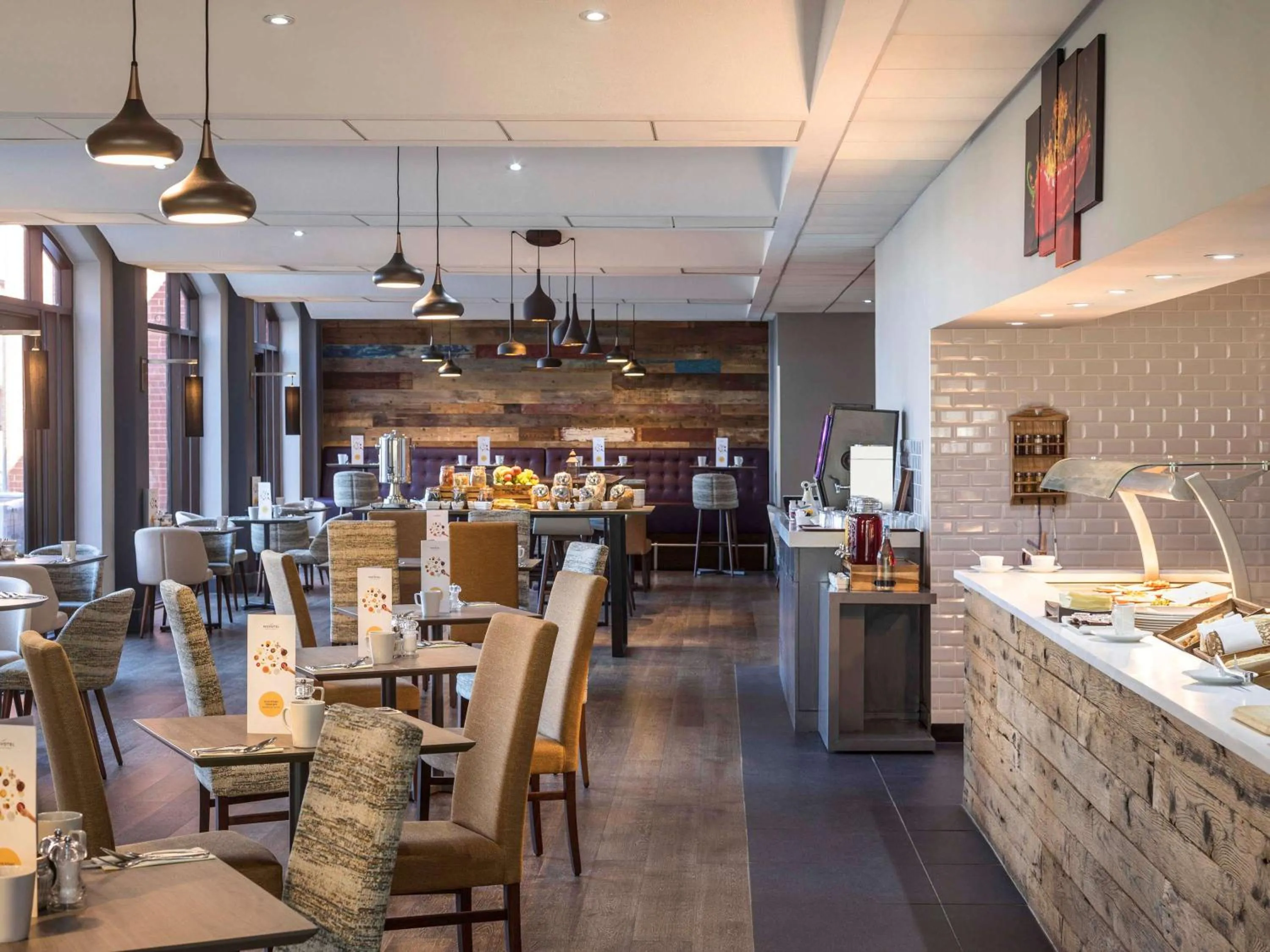 Restaurant/places to eat in Novotel Ipswich Centre
