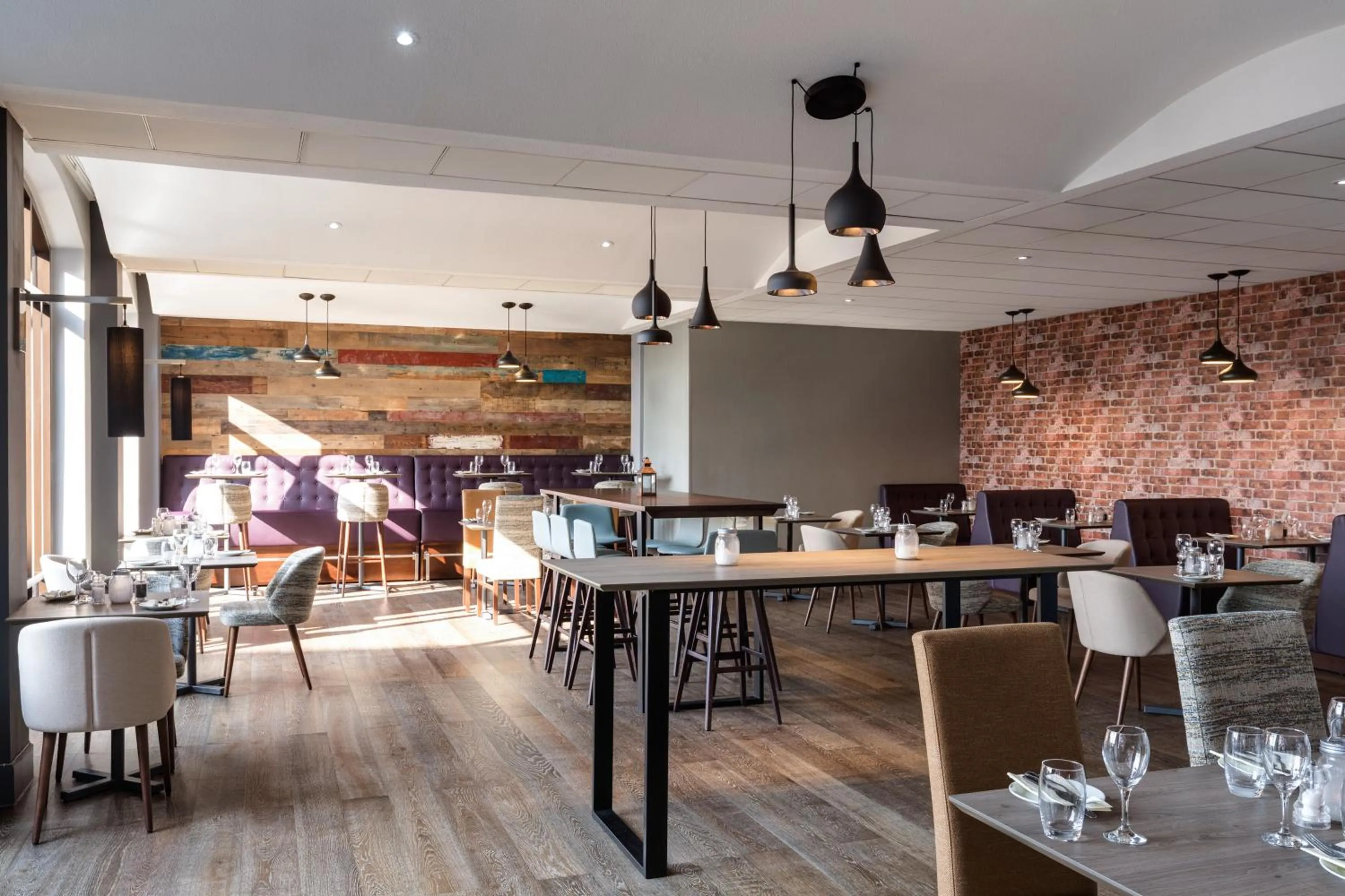 Restaurant/places to eat in Novotel Ipswich Centre