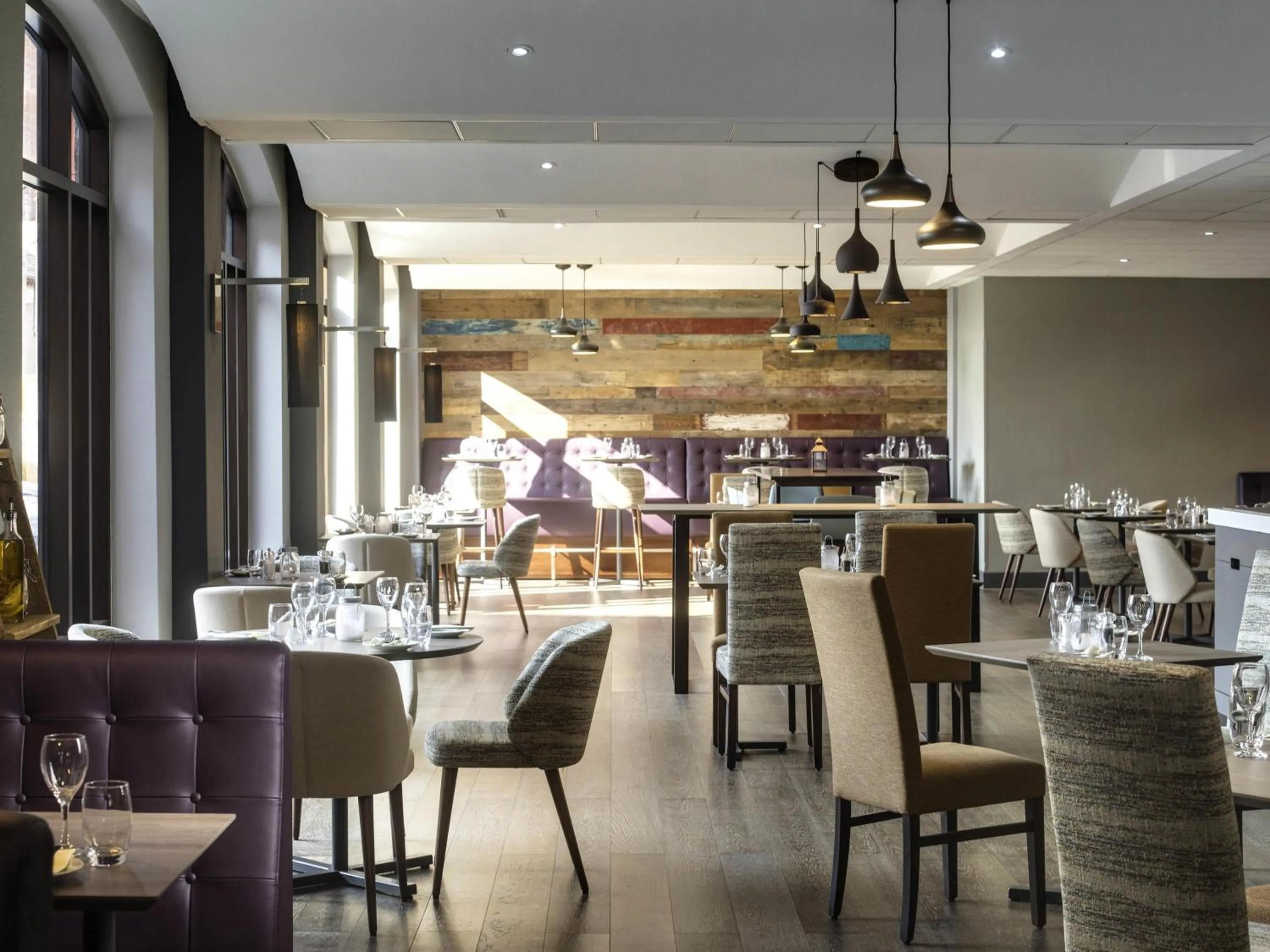 Restaurant/places to eat in Novotel Ipswich Centre