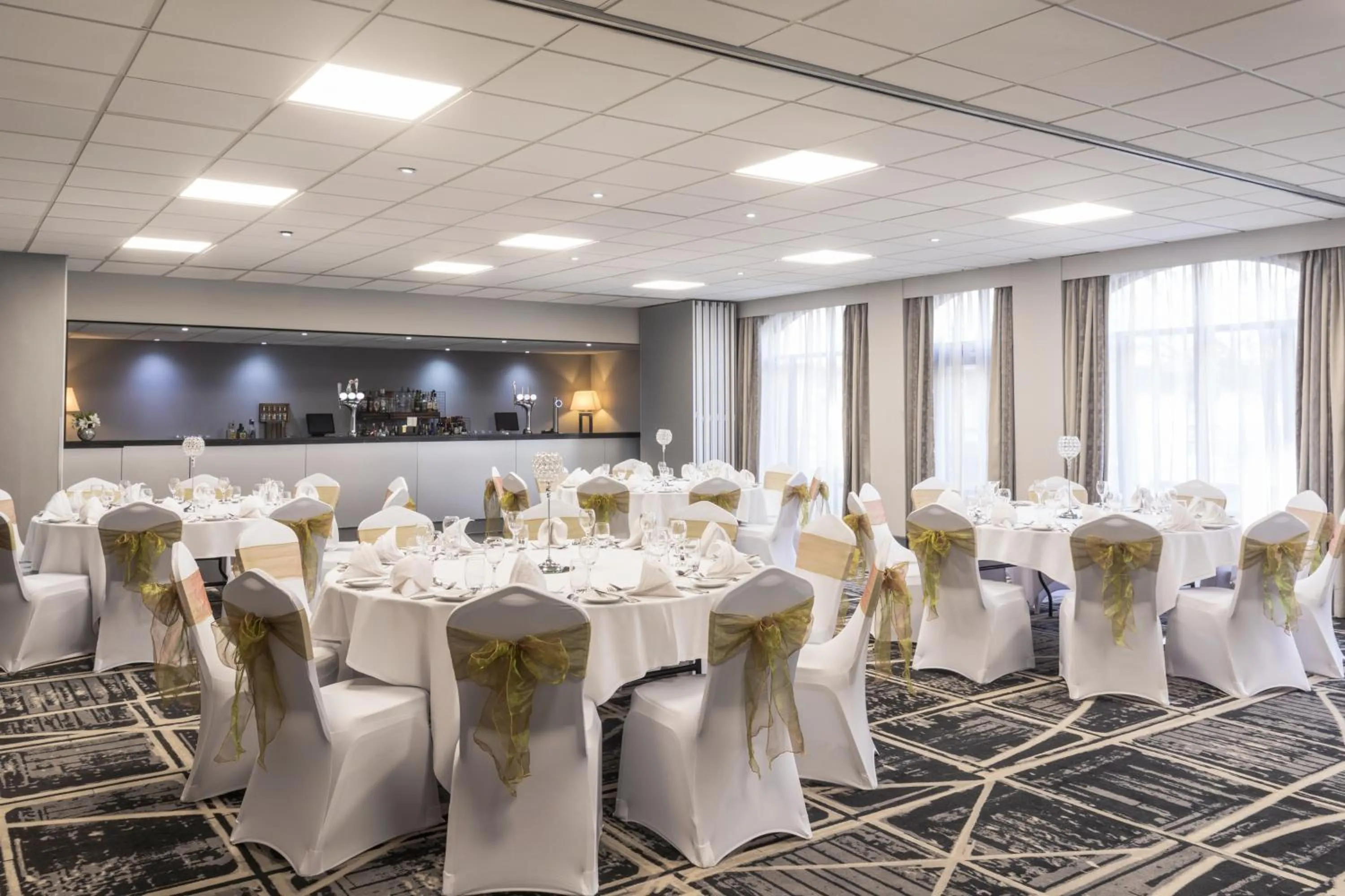 Restaurant/places to eat in Novotel Ipswich Centre