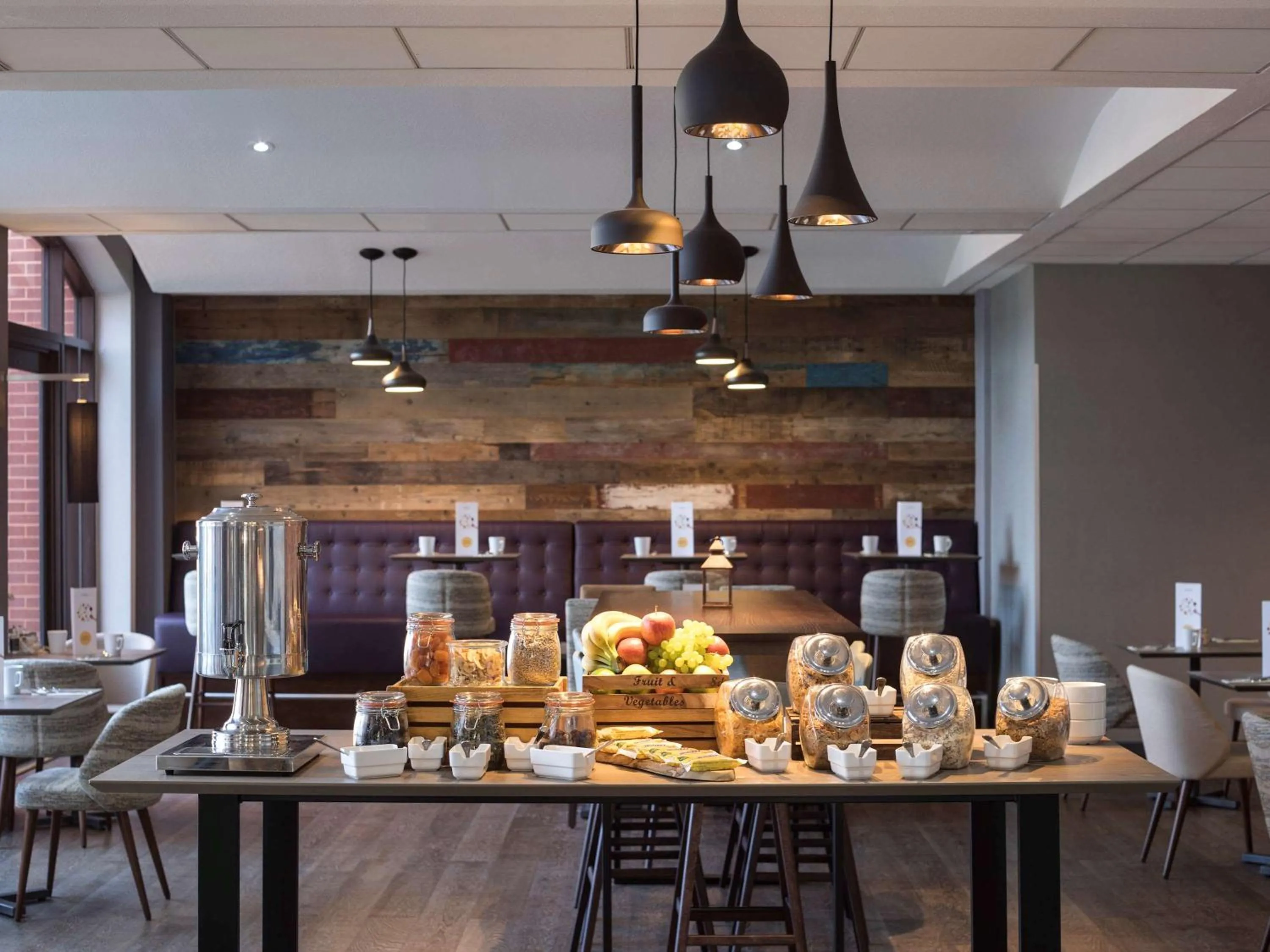 Restaurant/places to eat in Novotel Ipswich Centre