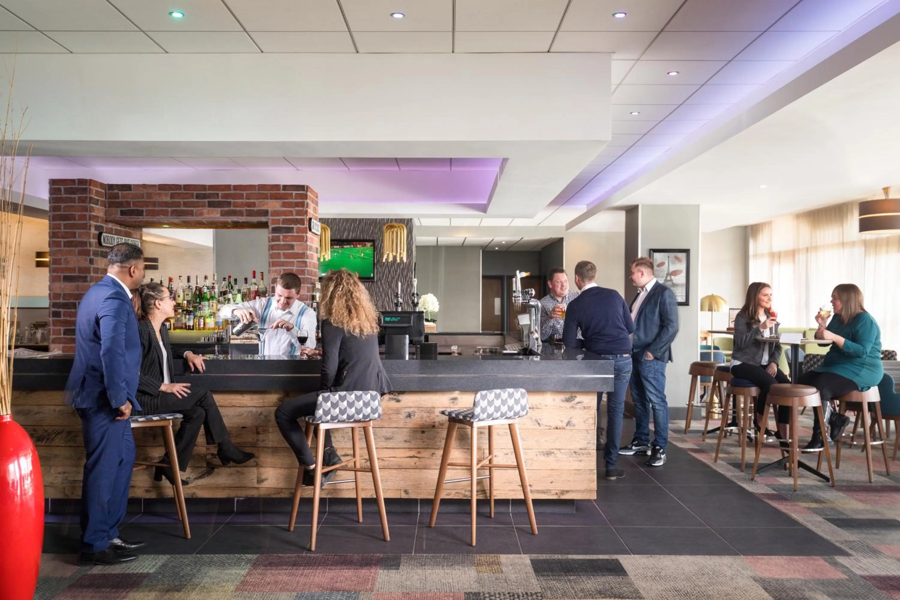 Lounge or bar in Novotel Ipswich Centre
