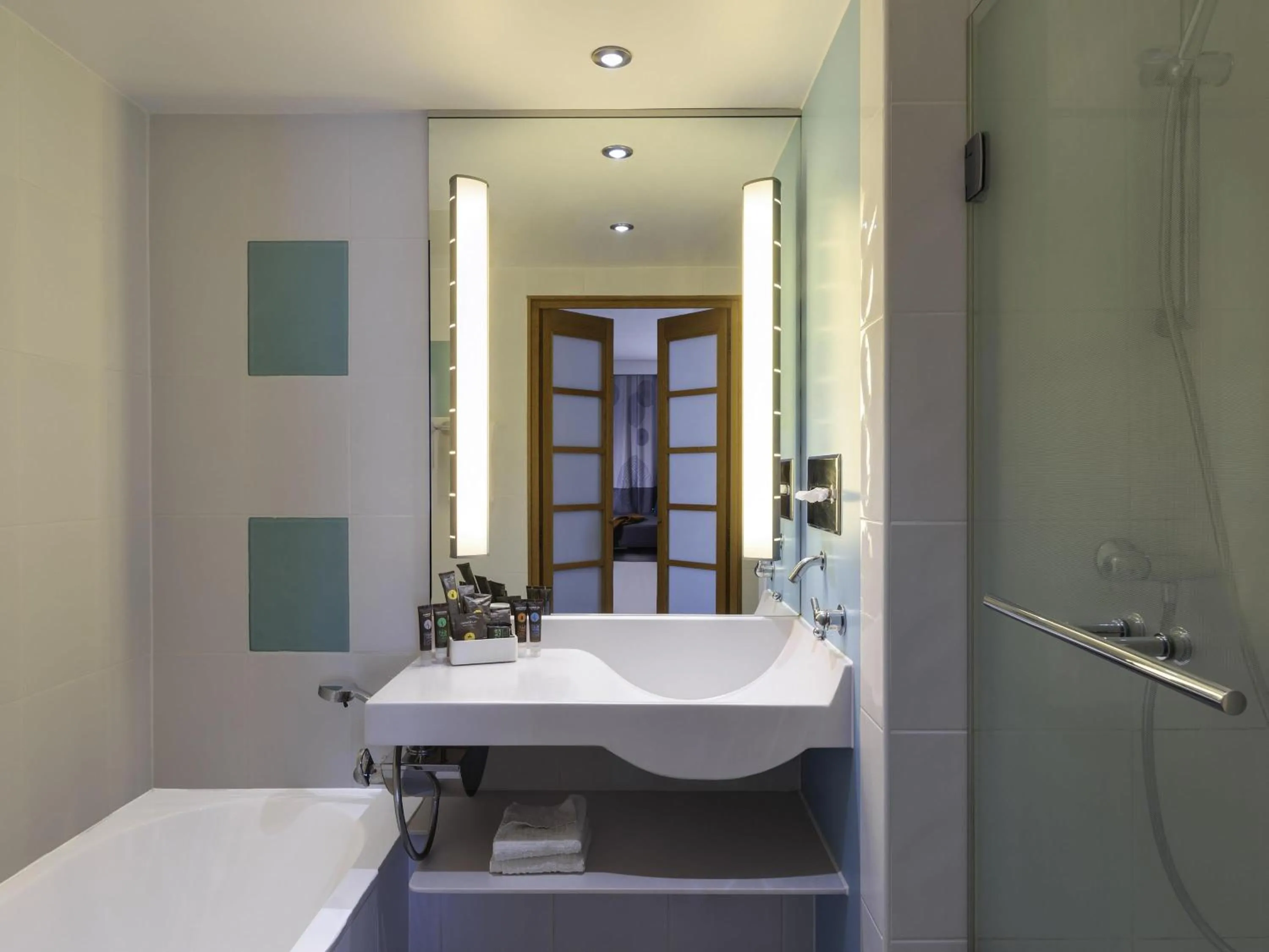 Bedroom in Novotel Ipswich Centre