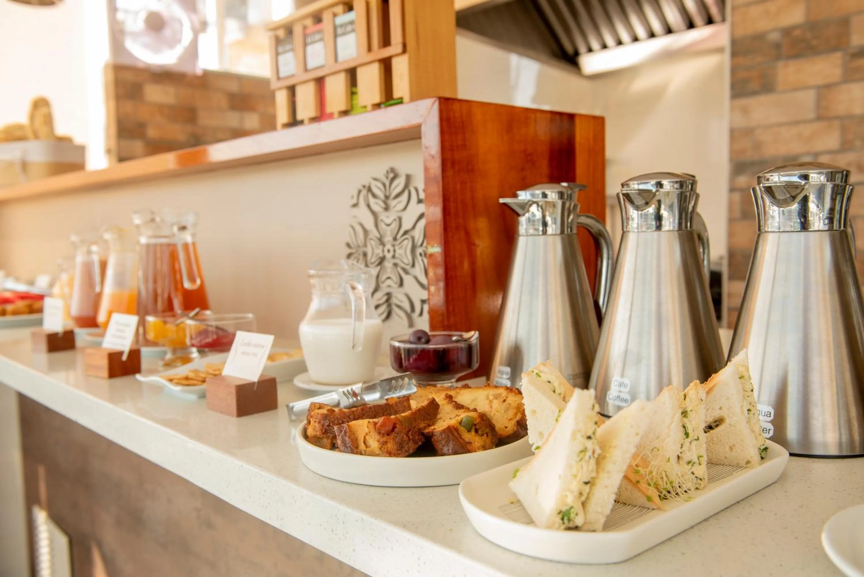 Coffee/tea facilities in ARIQUEPAY HOTEL